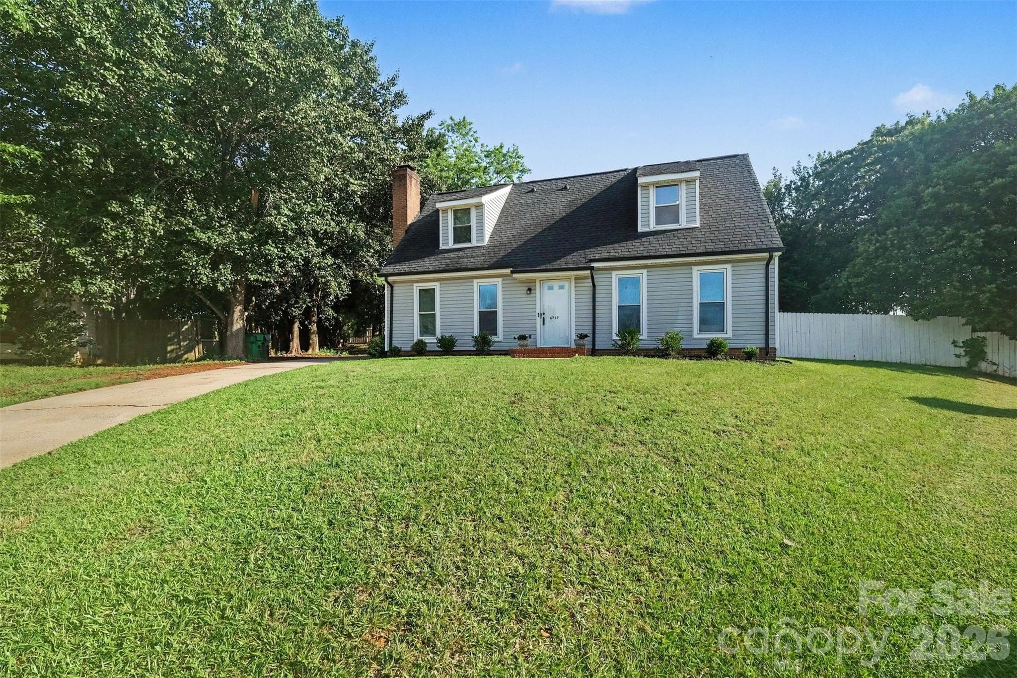 Single Family Residence at 6739 Old Meadow Road, Charlotte, photo 2 of 36