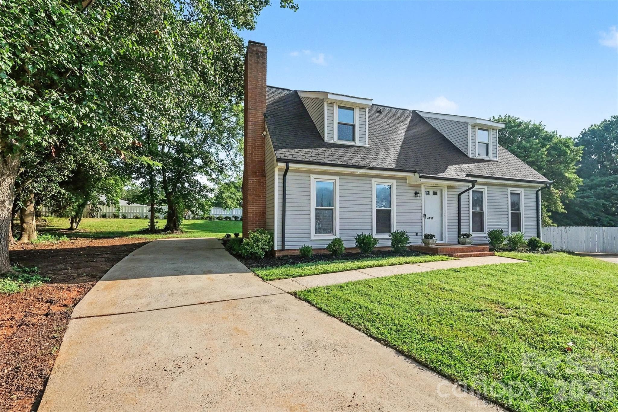 Single Family Residence at 6739 Old Meadow Road, Charlotte, photo 3 of 36