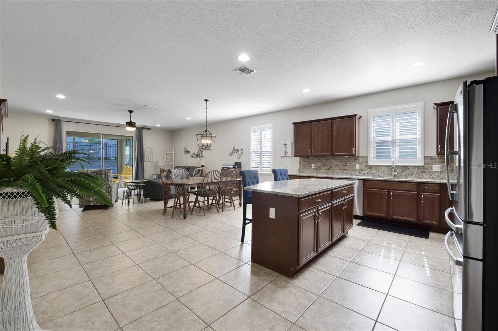 OPEN FLOOR PLAN - 21315 SORRAIA CV, MOUNT DORA