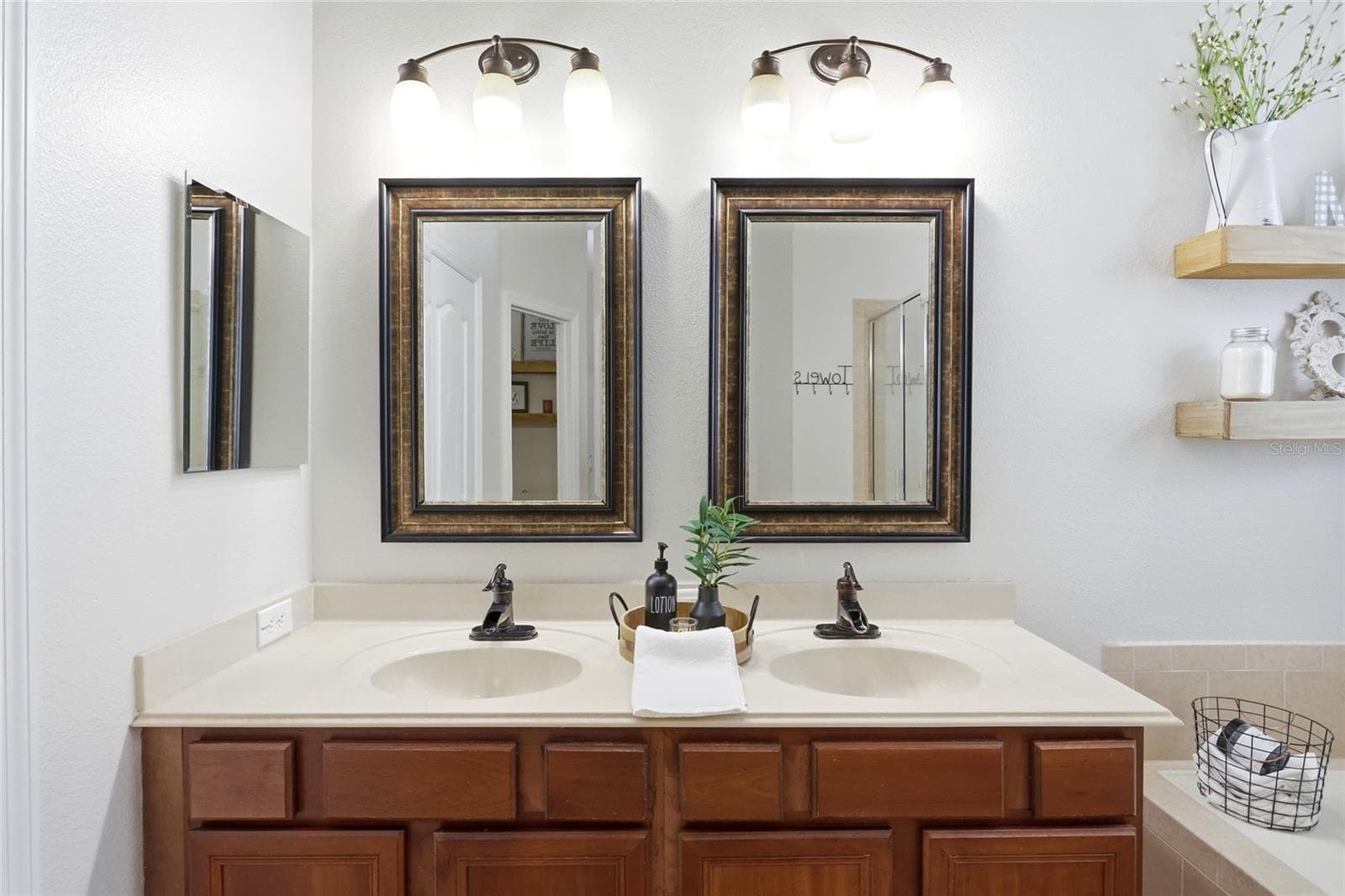 Single Family Residence at 103 ASTERBROOKE DR, DELAND, photo 29 of 51