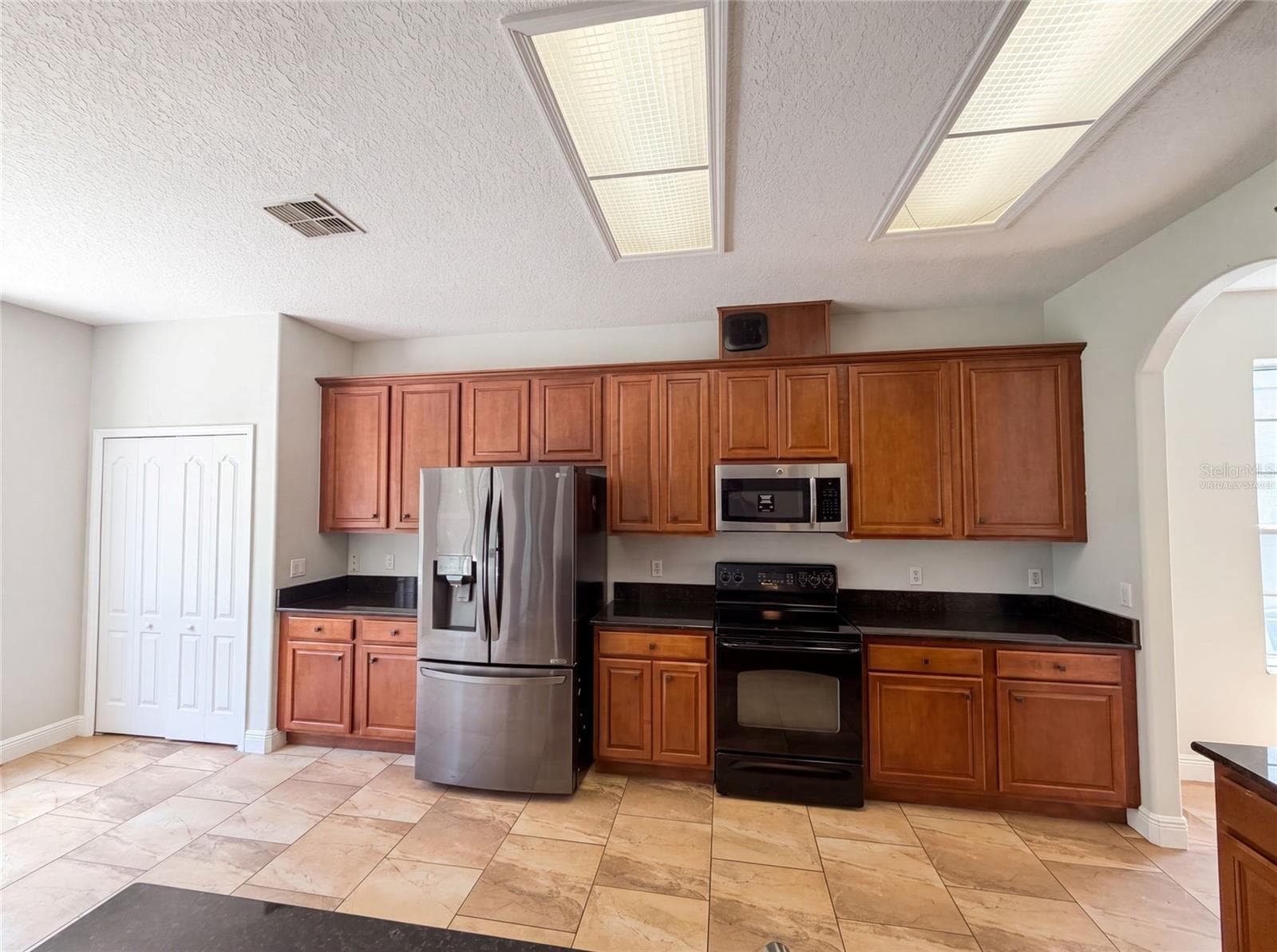 Single Family Residence at 12706 GROVEHURST AVE, WINTER GARDEN, photo 2 of 37
