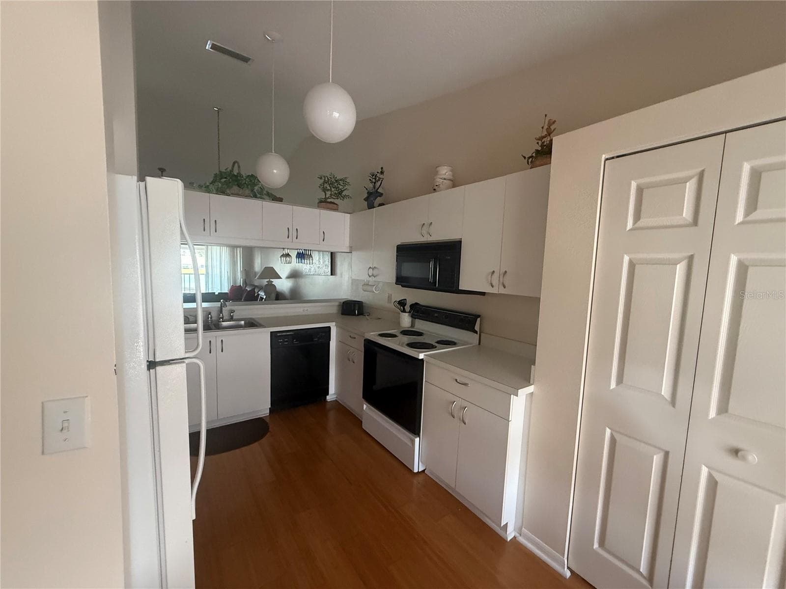 Condominium at 4211 CADDIE DR E #202, BRADENTON, photo 3 of 22
