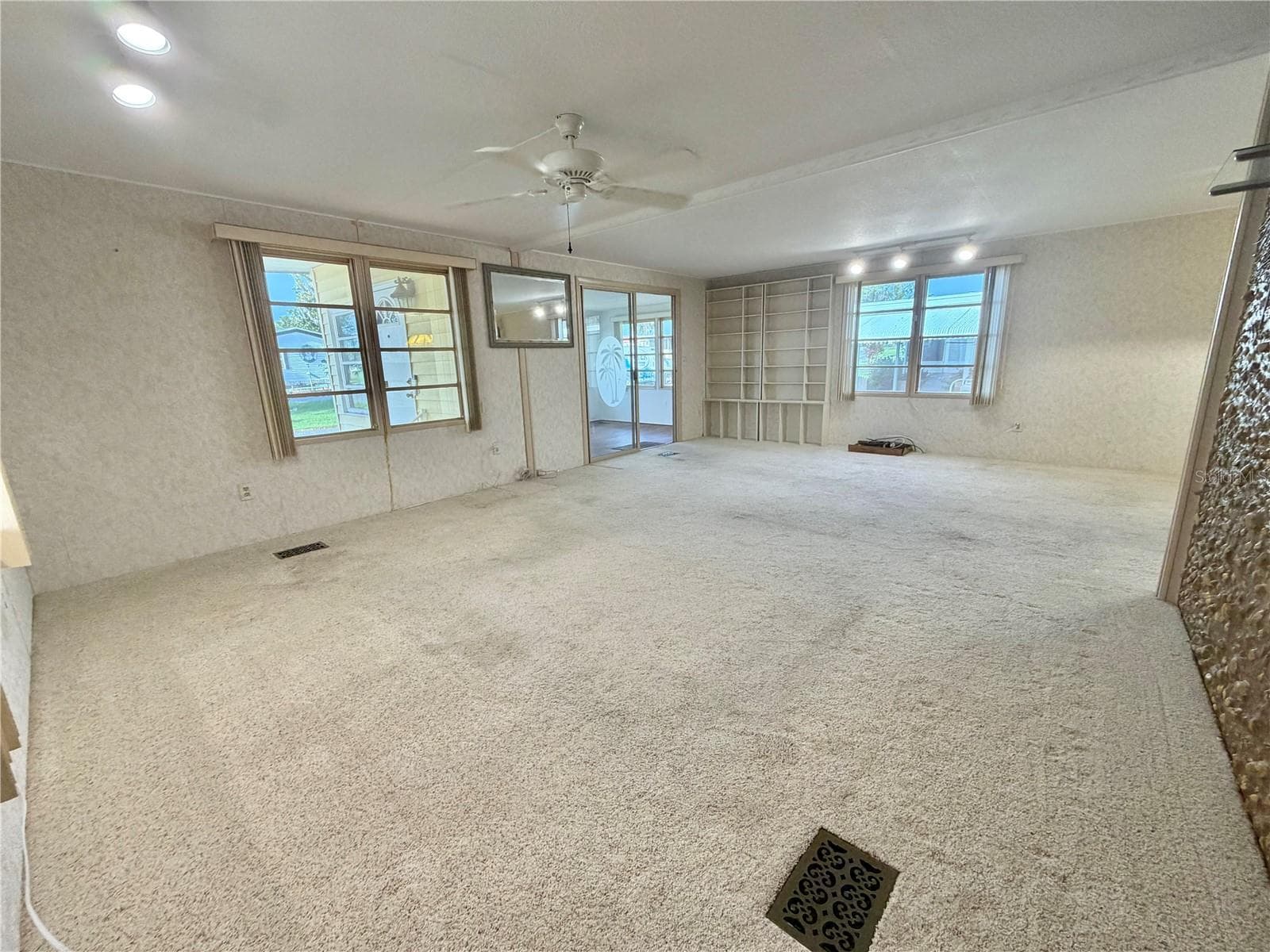 Mobile Home at 416 PALO VERDE DR, LEESBURG, photo 4 of 68