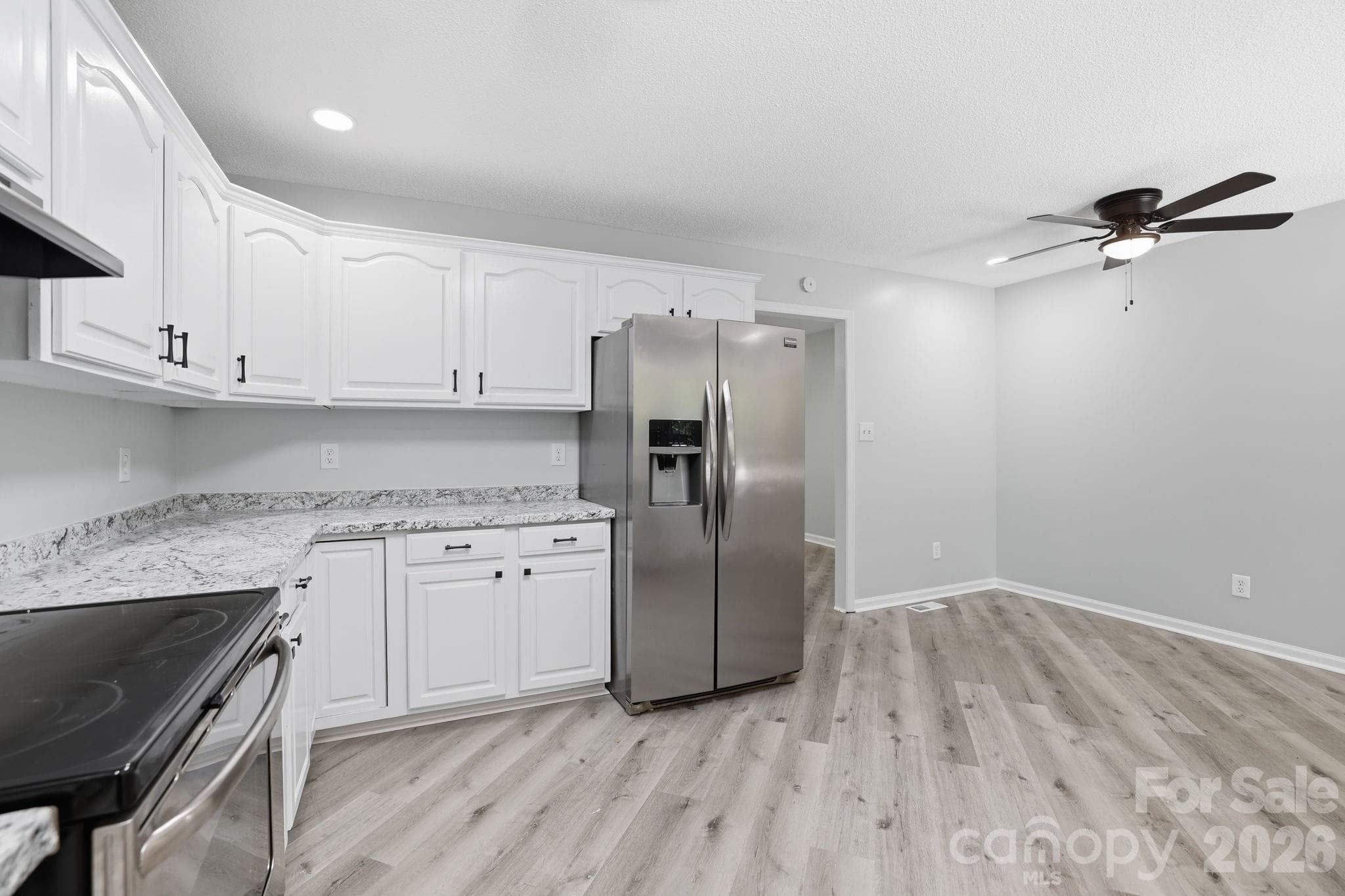 Kitchen - 1801 Bridgewood Drive, Lancaster