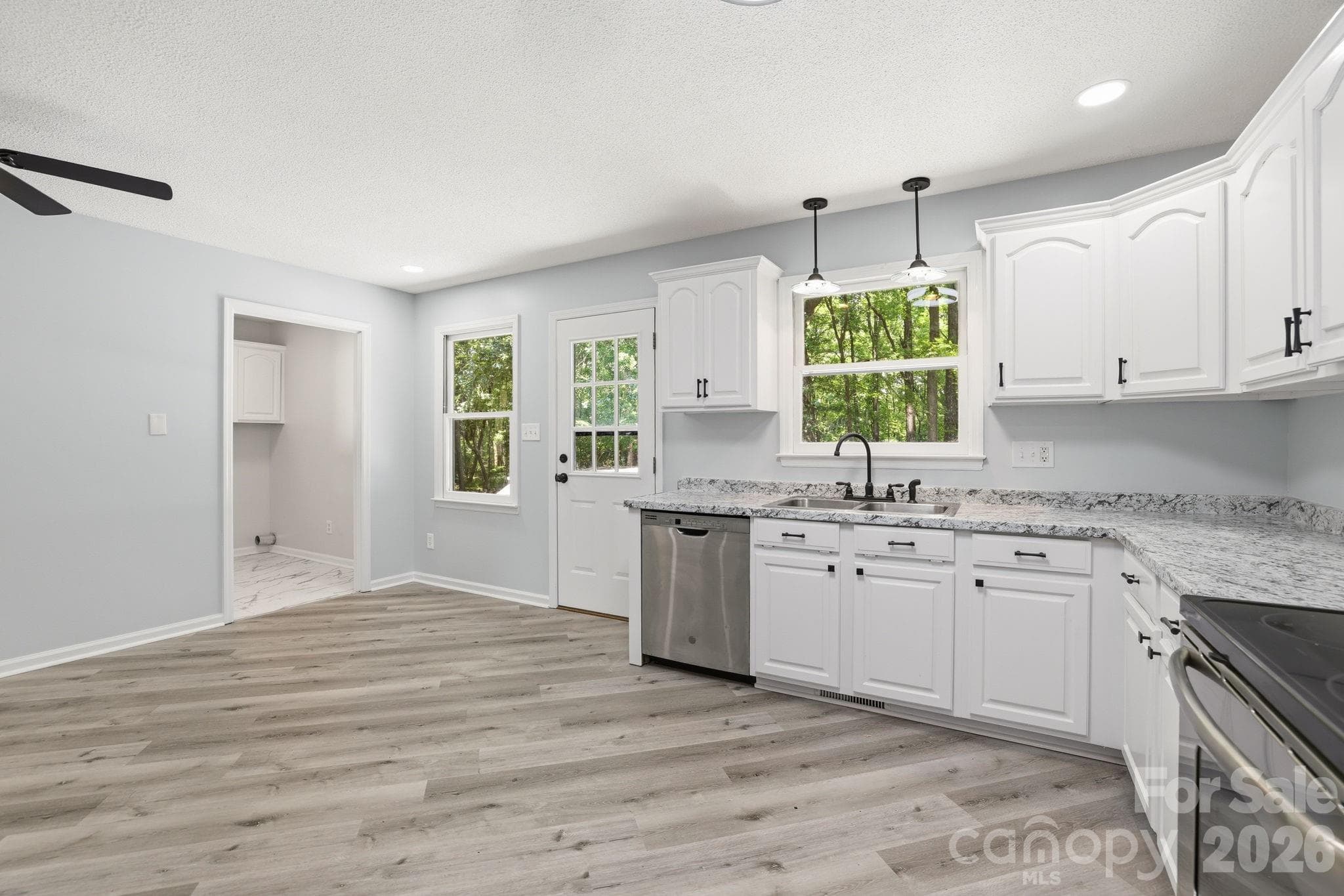Kitchen - 1801 Bridgewood Drive, Lancaster
