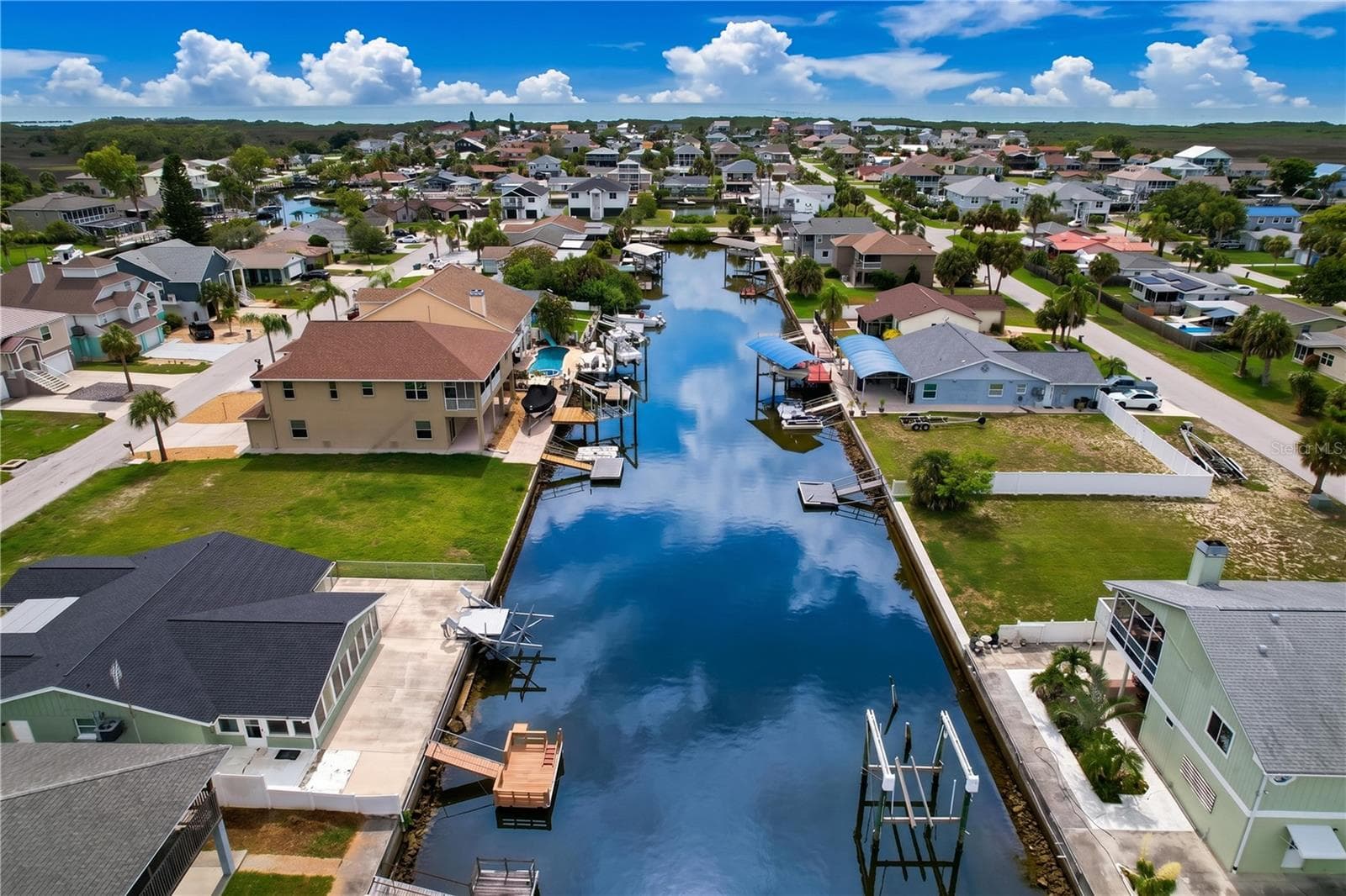 Florida living, on the water! - 7401 ISLANDER LN, HUDSON