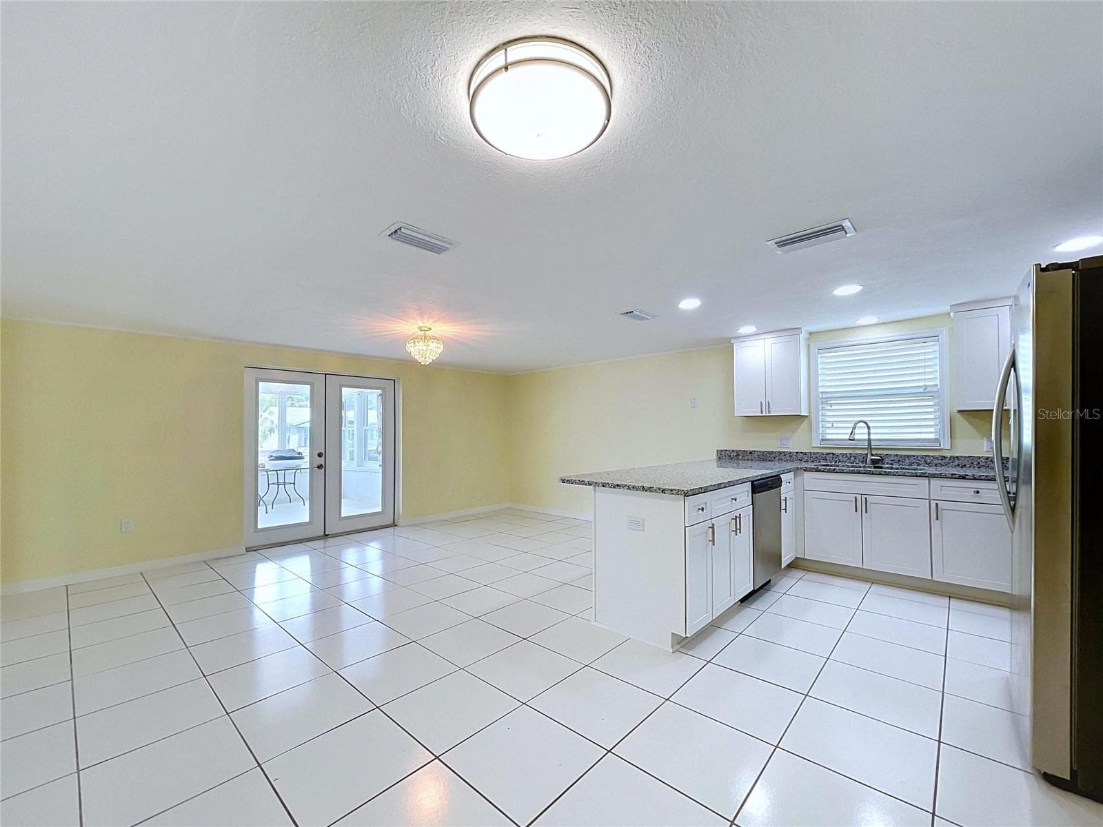 Eat in kitchen area - 7401 ISLANDER LN, HUDSON