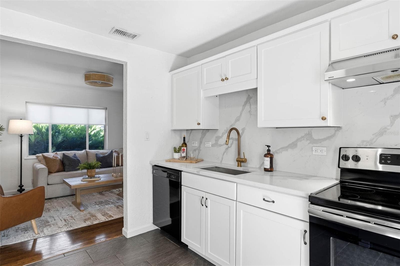 Single Family Residence at 5931 MANGROVE ST N, ST PETERSBURG, photo 11 of 30