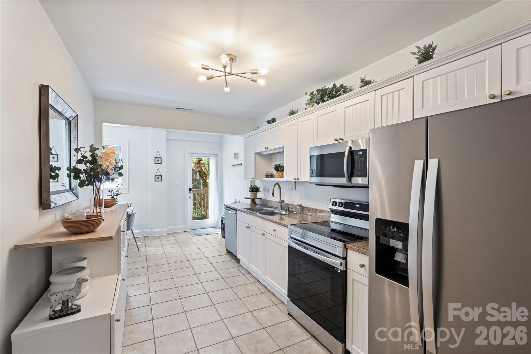 Kitchen - 118 N Laurel Avenue, Charlotte