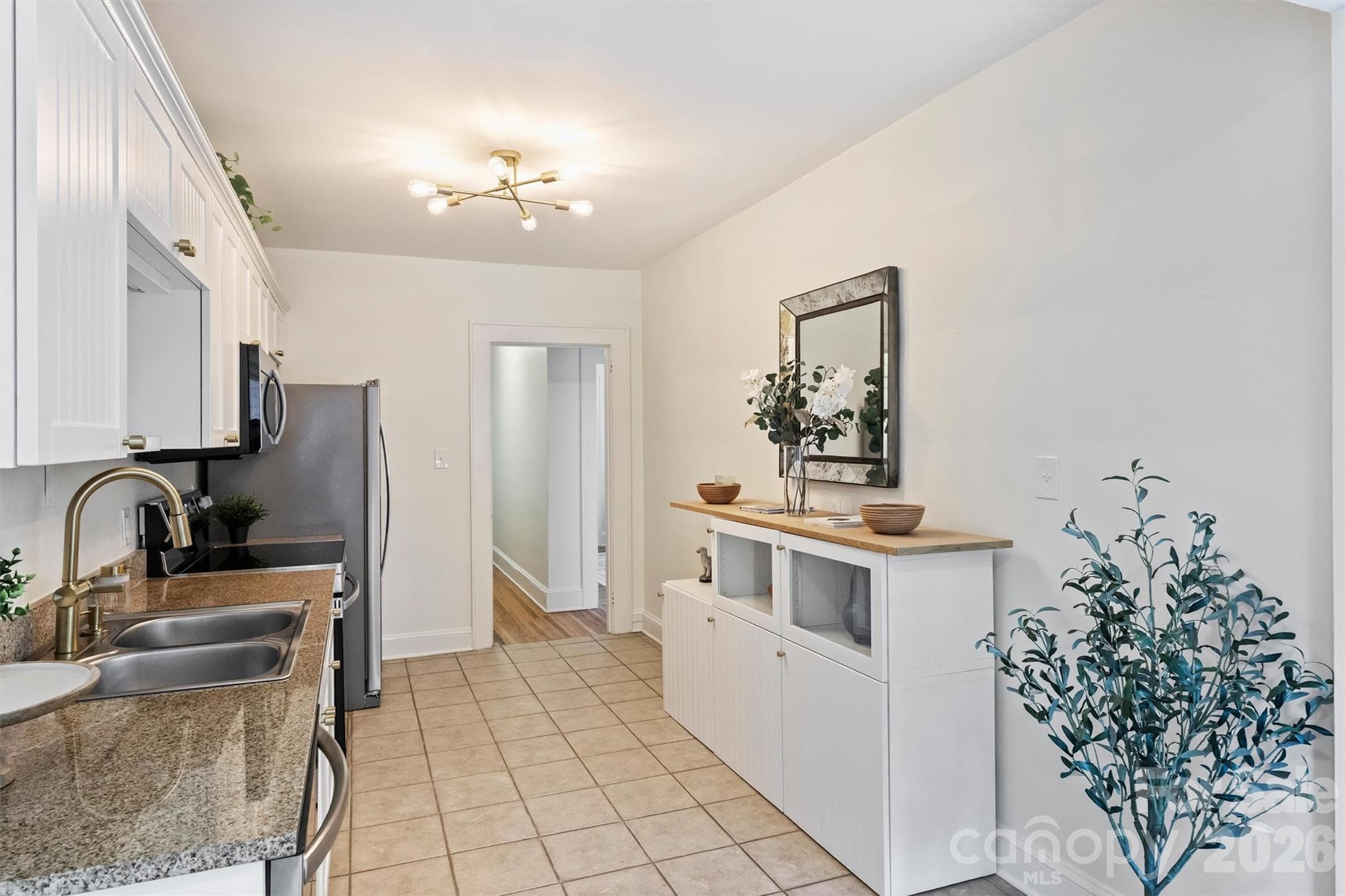 Kitchen - 118 N Laurel Avenue, Charlotte