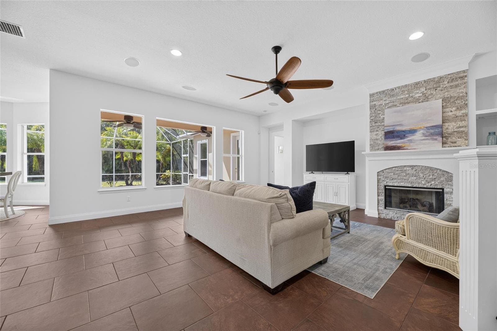 Single Family Residence at 824 ISLEBAY DR, APOLLO BEACH, photo 22 of 100