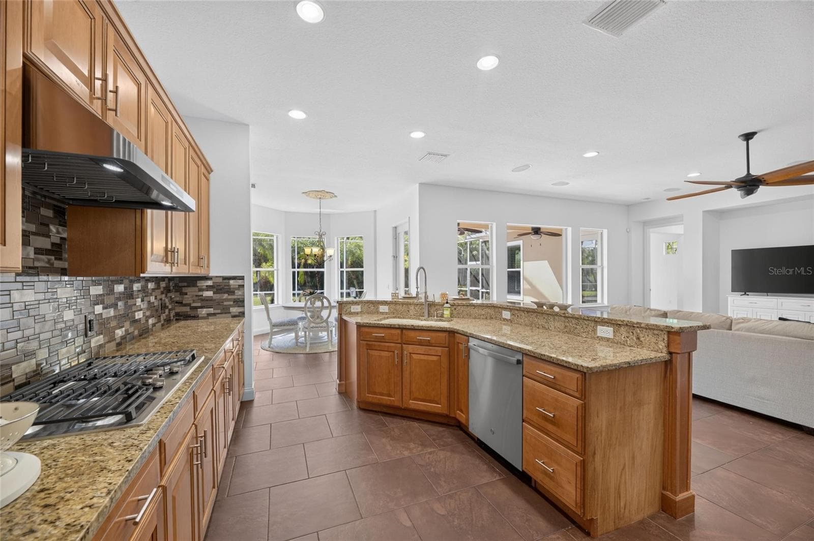 Single Family Residence at 824 ISLEBAY DR, APOLLO BEACH, photo 32 of 100