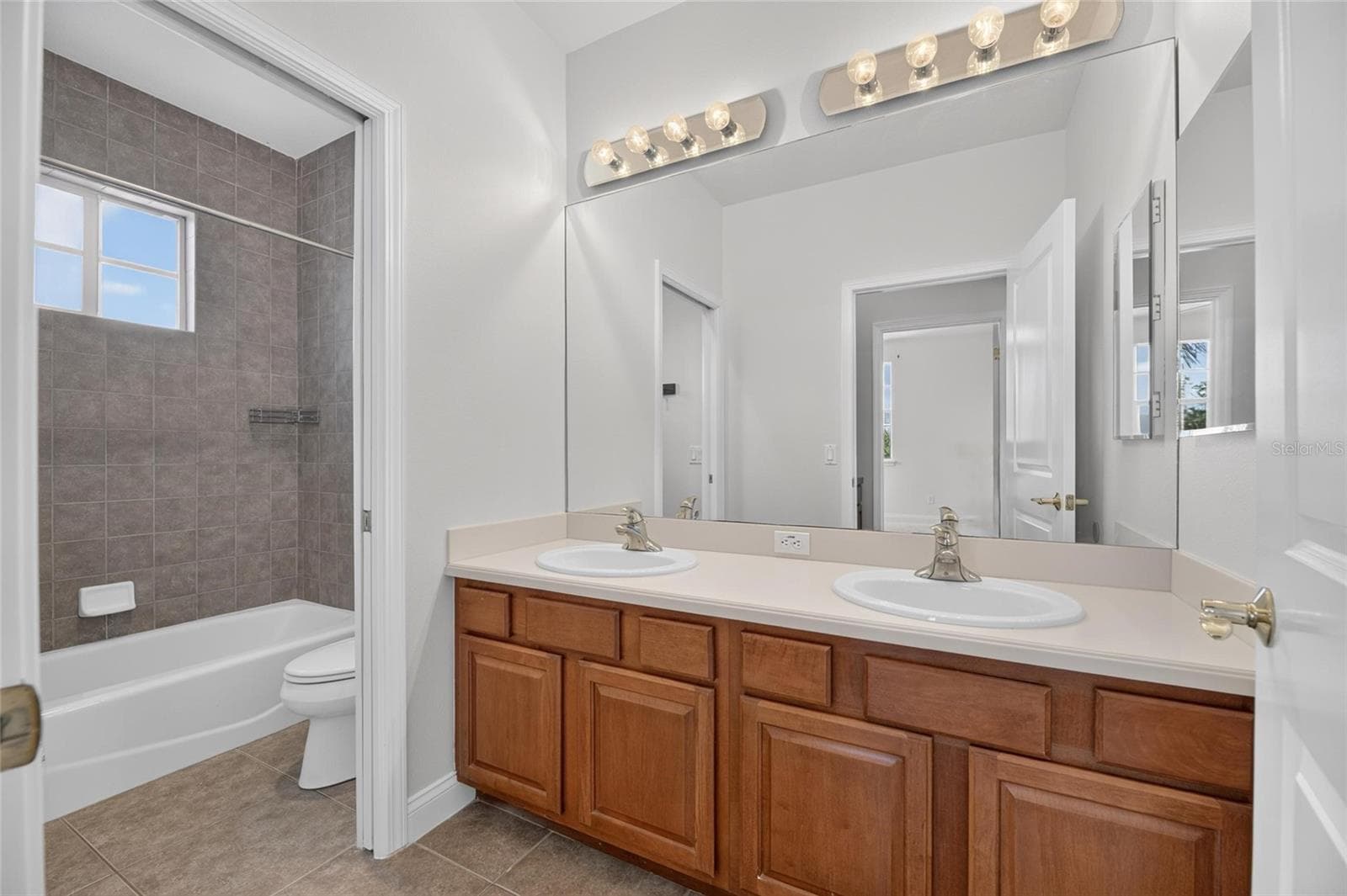 Single Family Residence at 824 ISLEBAY DR, APOLLO BEACH, photo 62 of 100