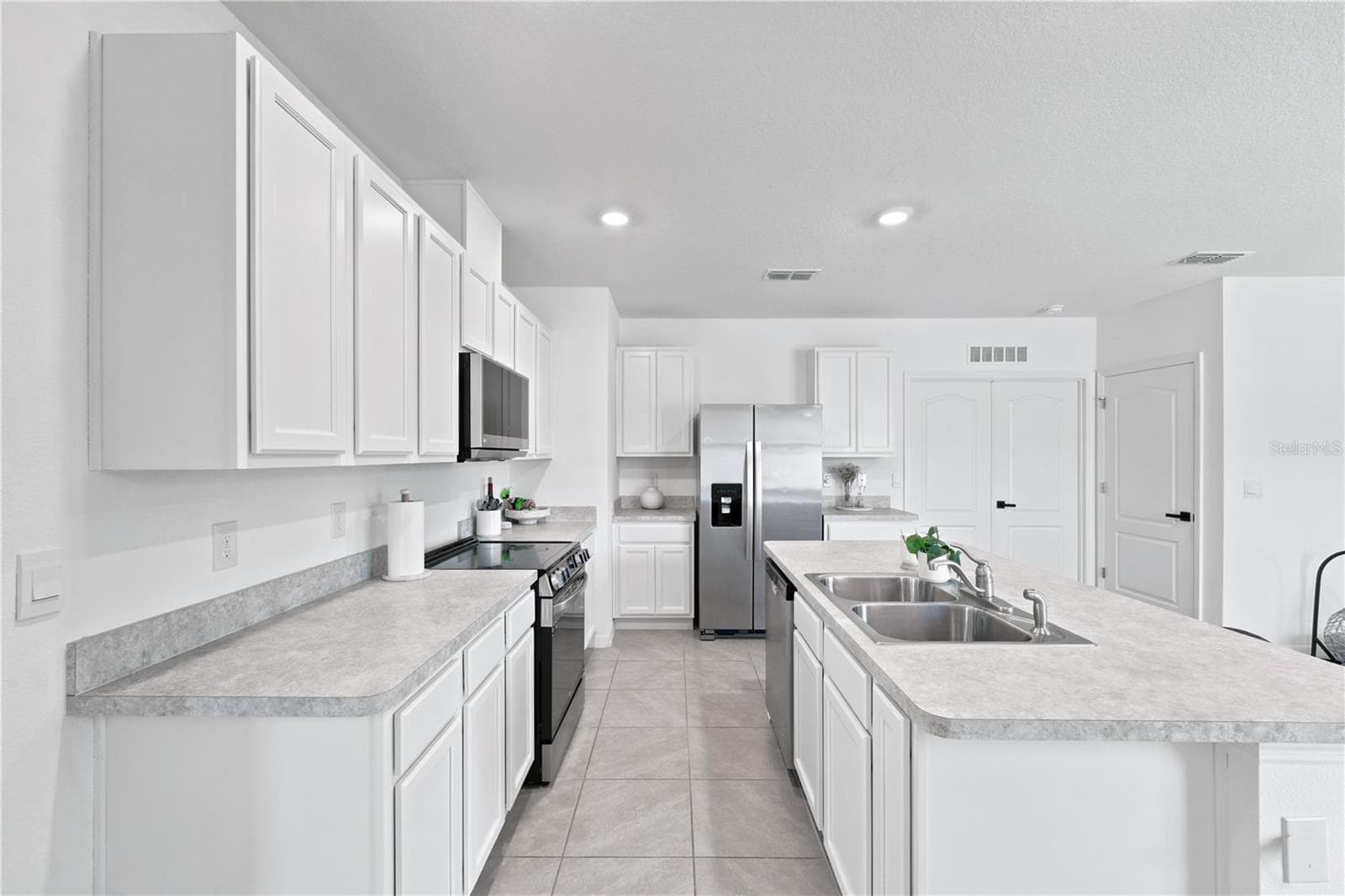 Single Family Residence at 2733 REDDISH EGRET BND, HARMONY, photo 5 of 39