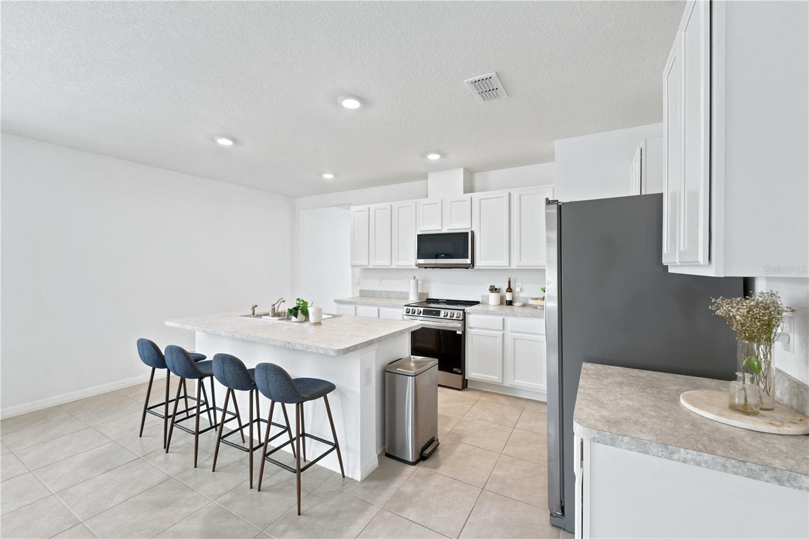 Single Family Residence at 2733 REDDISH EGRET BND, HARMONY, photo 8 of 39