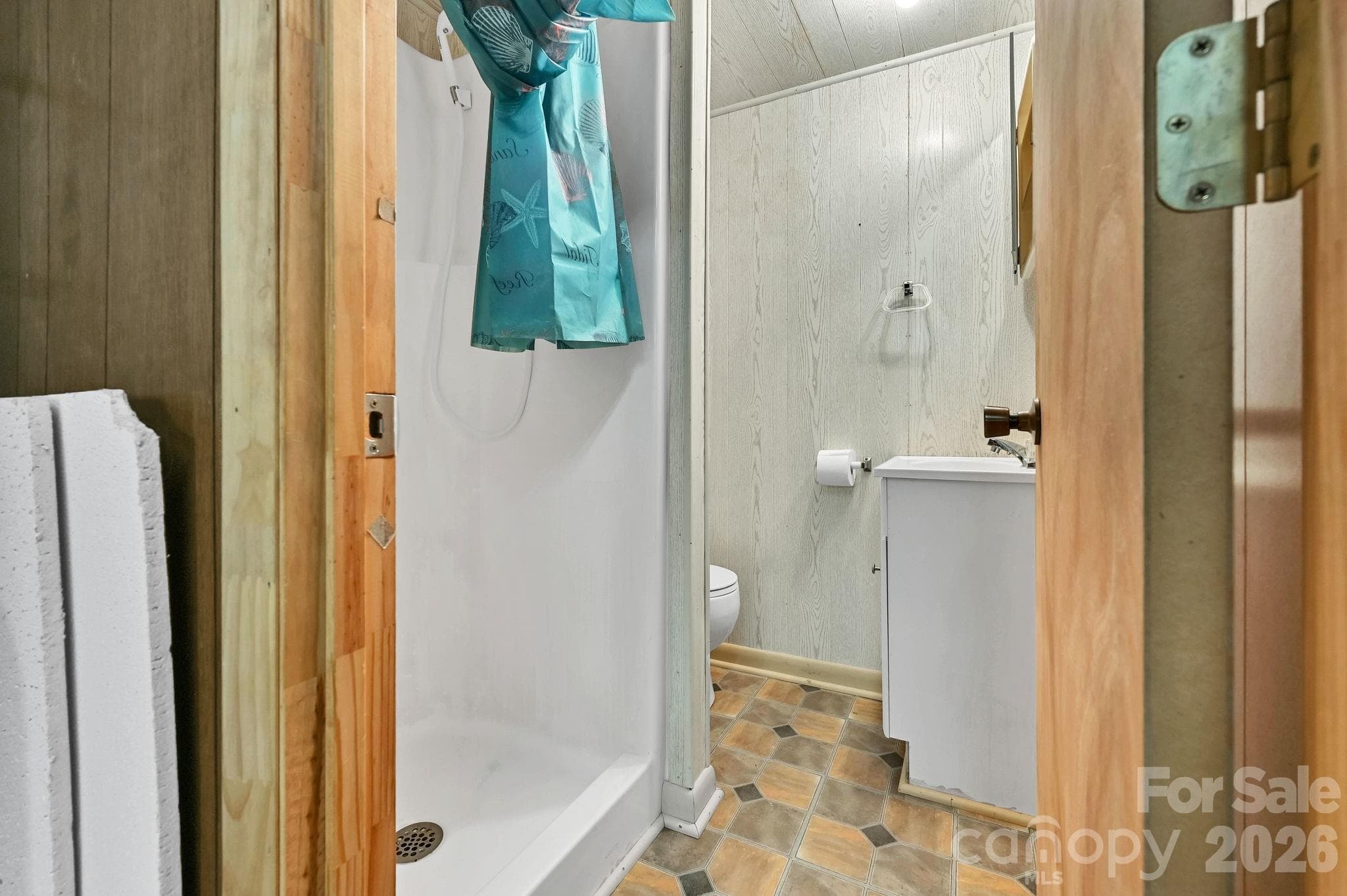 Master Bath - 553 Morgan Branch Road, Marshall