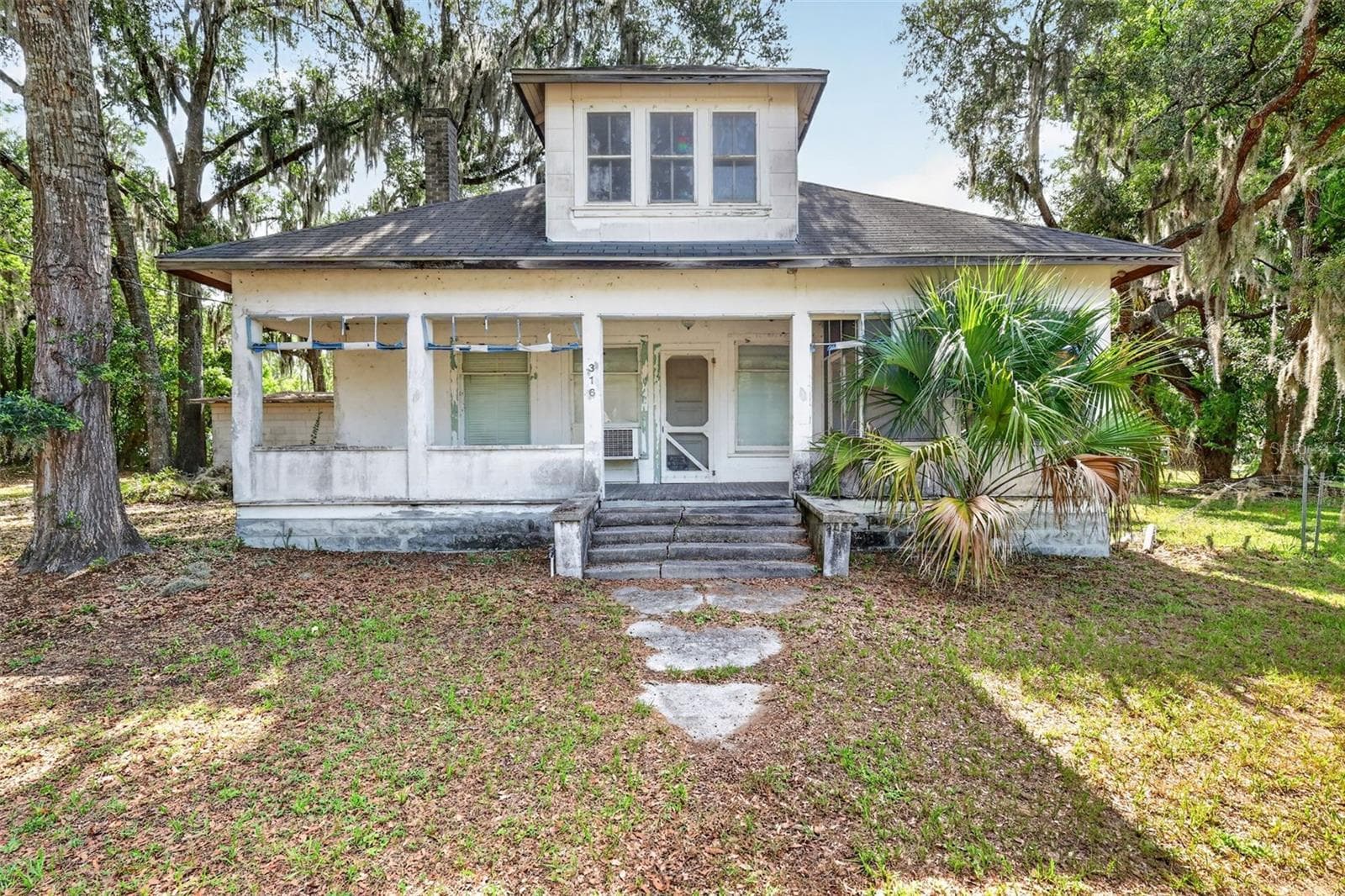 Single Family Residence at 316 N HIGHLAND ST, MOUNT DORA, photo 2 of 20