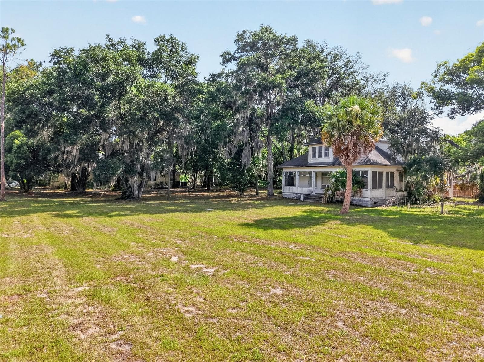 Single Family Residence at 316 N HIGHLAND ST, MOUNT DORA, photo 10 of 20