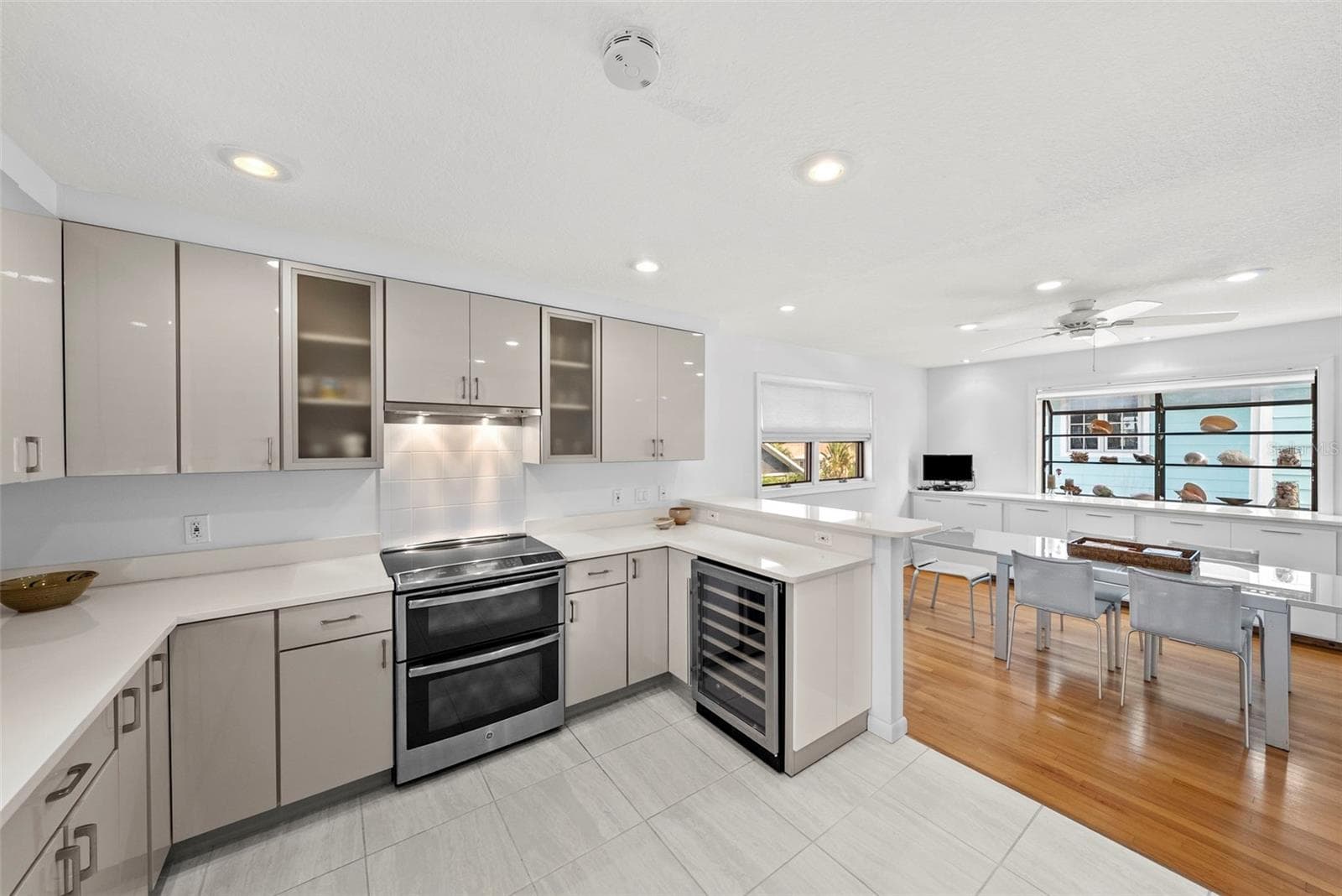 Modern and Bright Updated Kitchen - 1304 PASS A GRILLE WAY, ST PETE BEACH