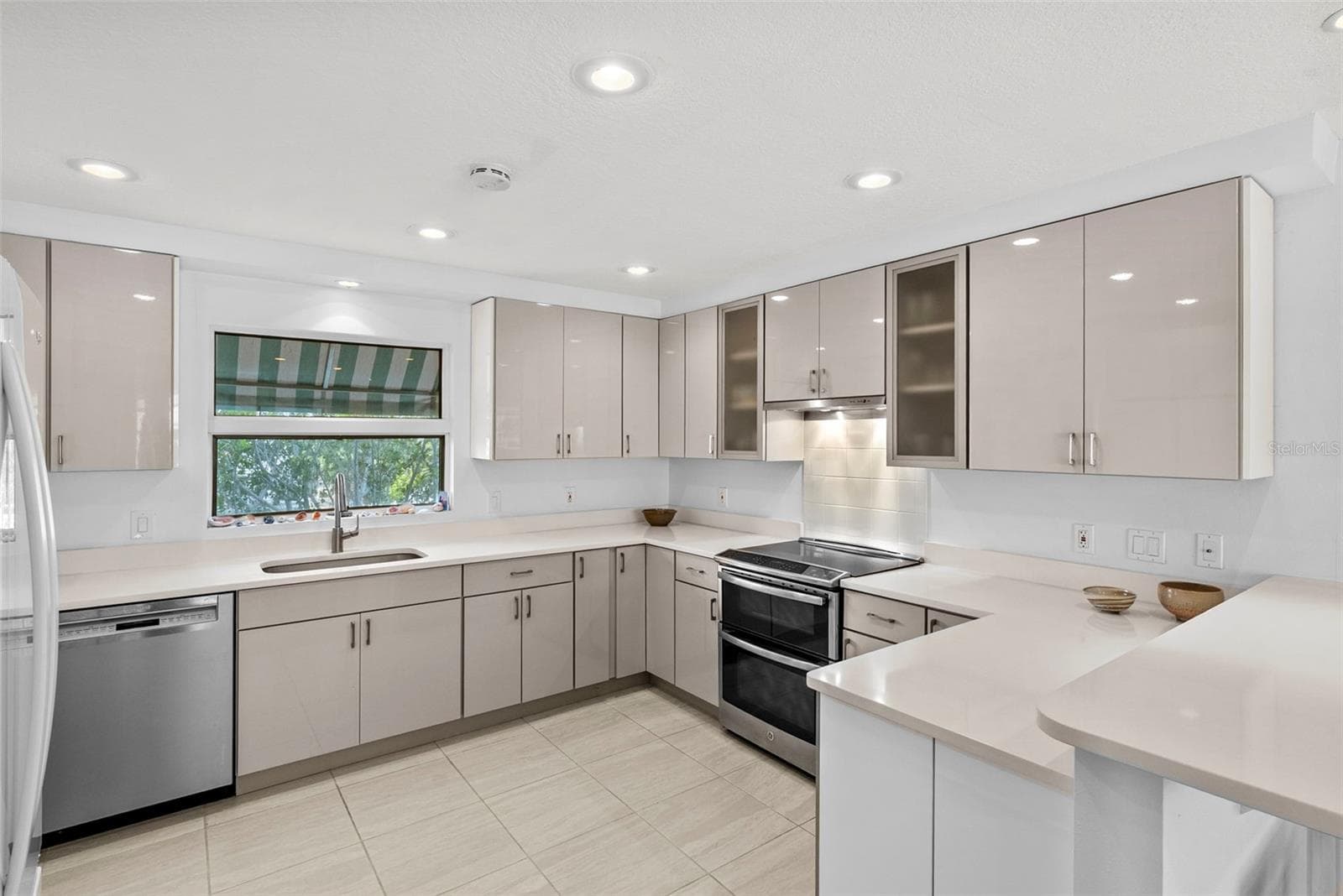 Single Family Residence at 1304 PASS A GRILLE WAY, ST PETE BEACH, photo 18 of 92