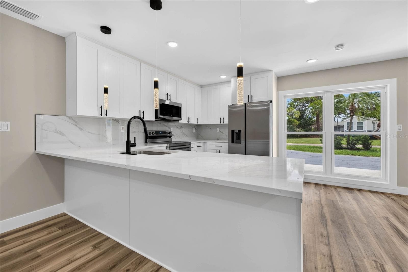 Single Family Residence at 1524 CARSON CIR NE, ST PETERSBURG, photo 12 of 38
