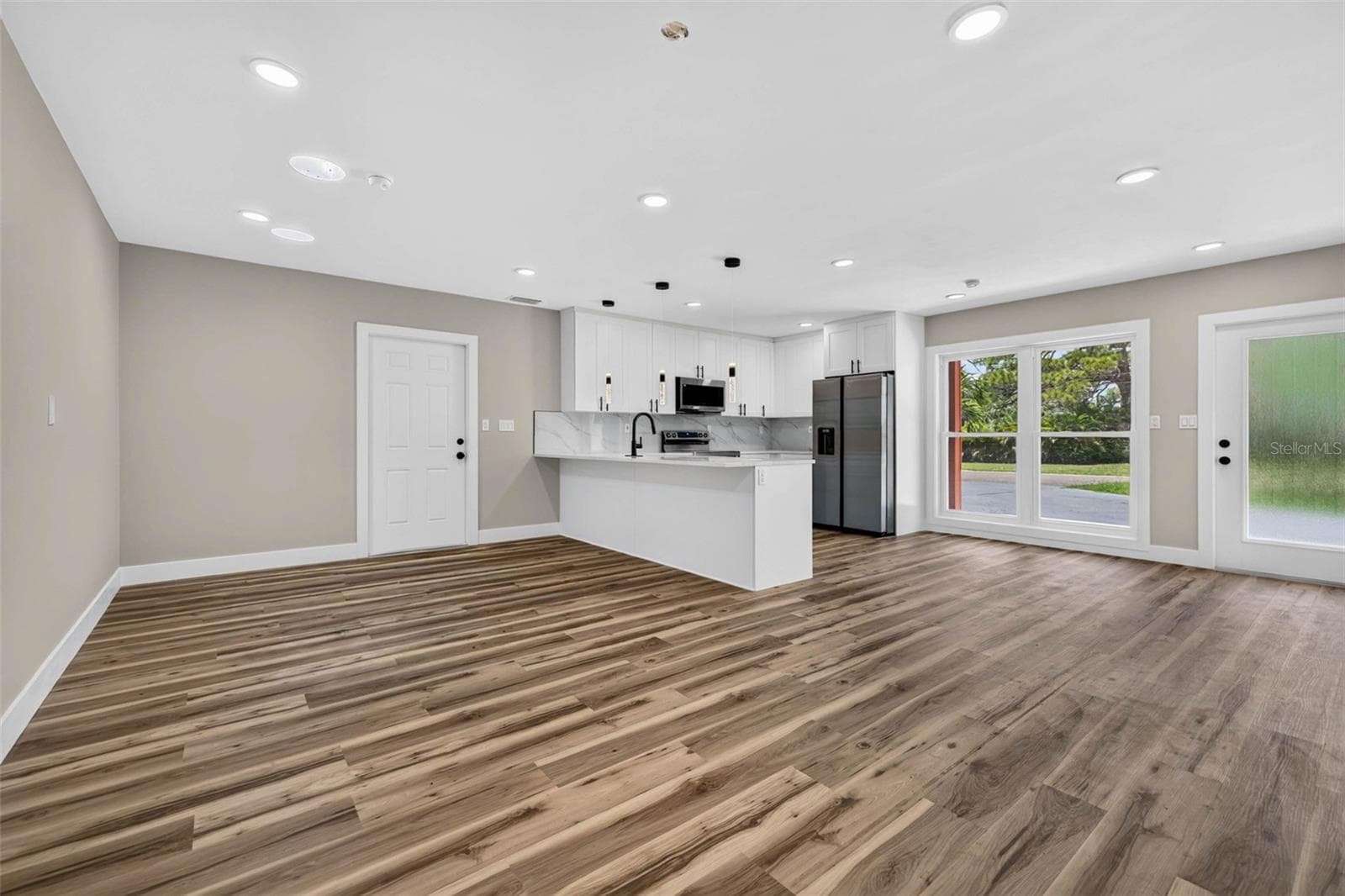 Single Family Residence at 1524 CARSON CIR NE, ST PETERSBURG, photo 15 of 38