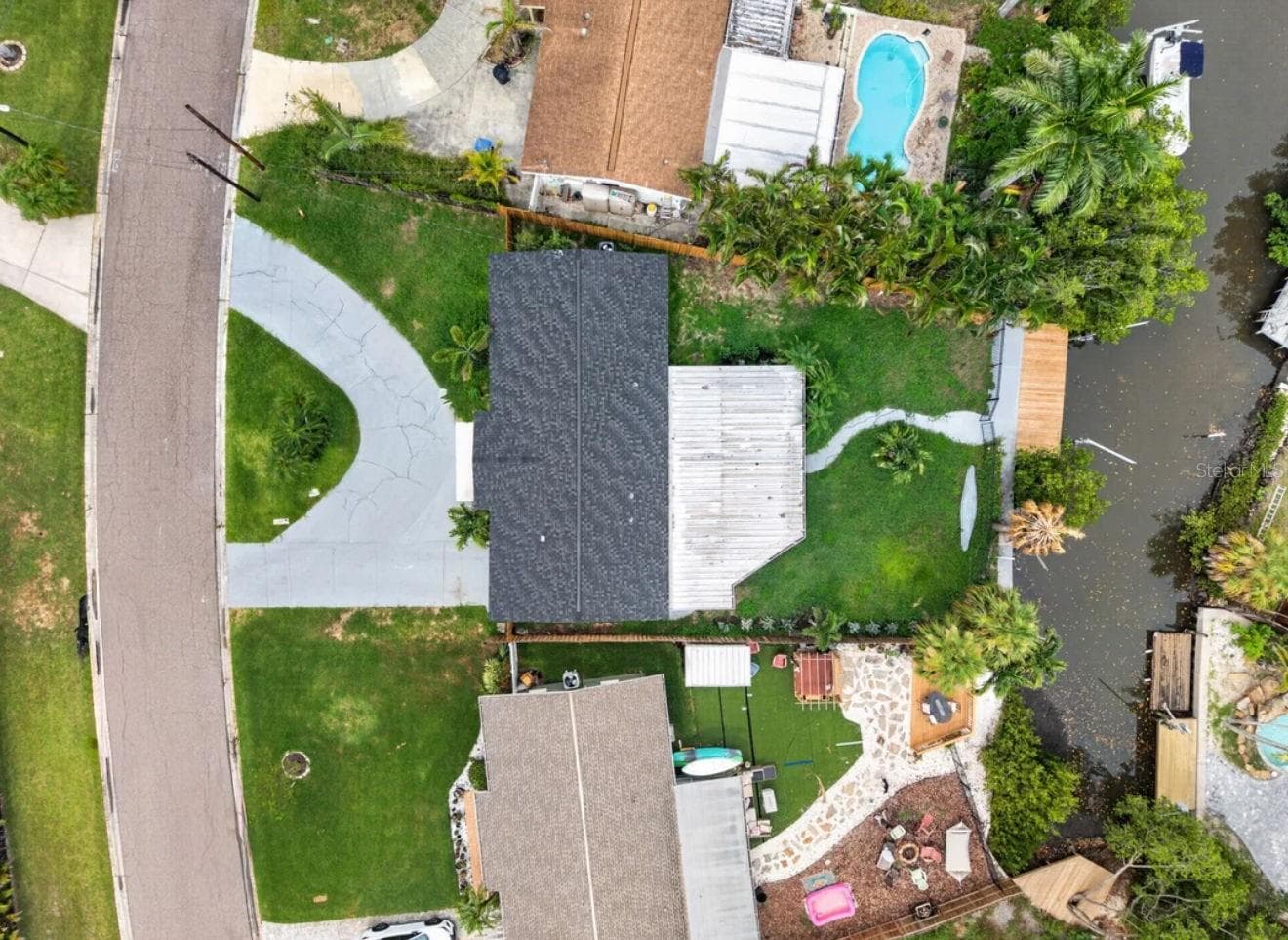 Single Family Residence at 1524 CARSON CIR NE, ST PETERSBURG, photo 31 of 38