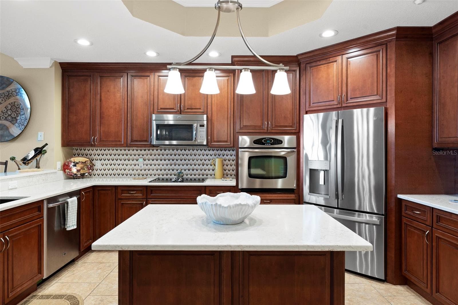 Stunning, remodeled kitchen with hardwood cabinetry, quartzite counters backsplash and stainless steel appliances opens up to a spacious open Flor plan - 17717 GULF BLVD #604, REDINGTON SHORES