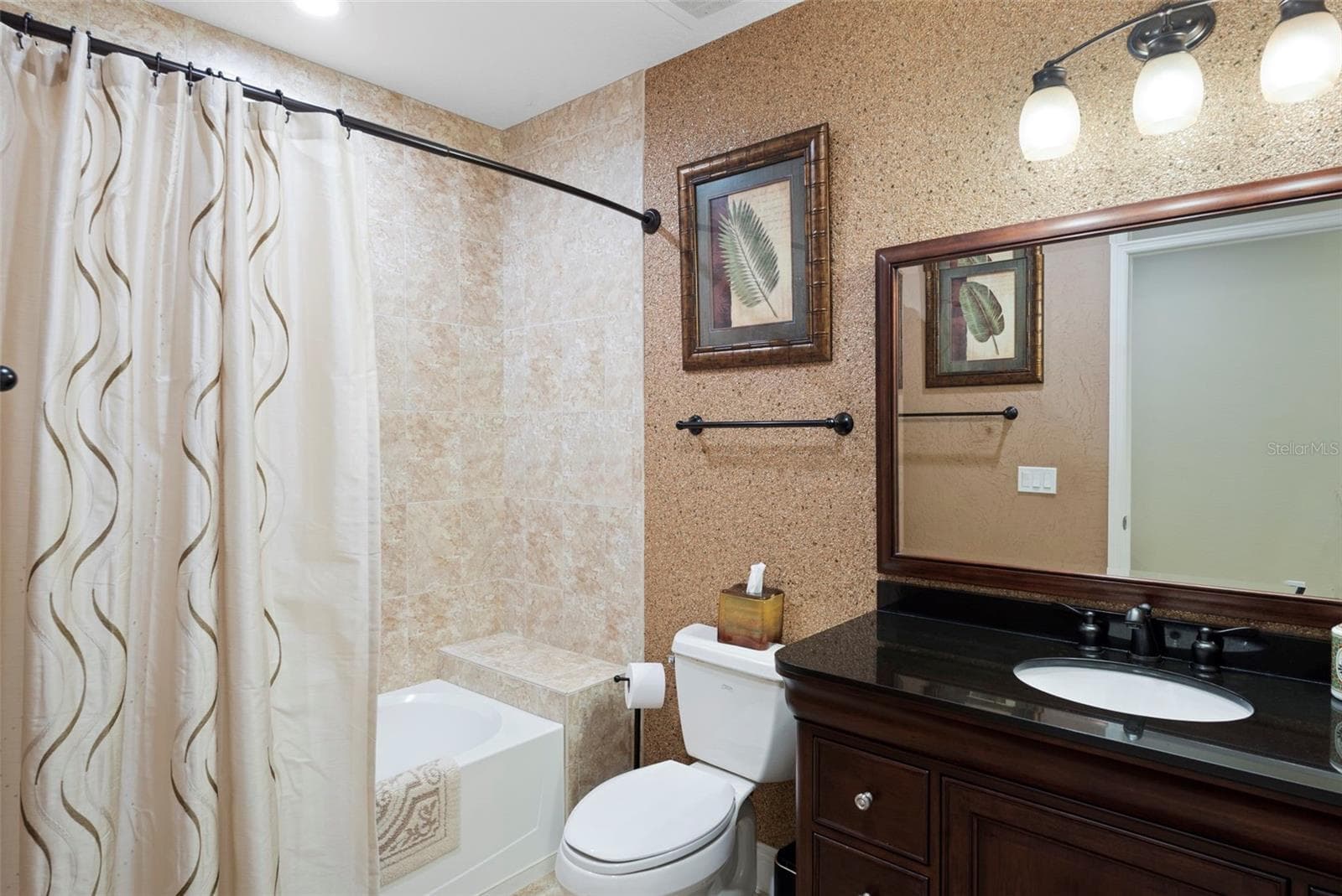 Guest Bedroom/ common room hallway full bathroom #2 ( shower & tub) - 17717 GULF BLVD #604, REDINGTON SHORES