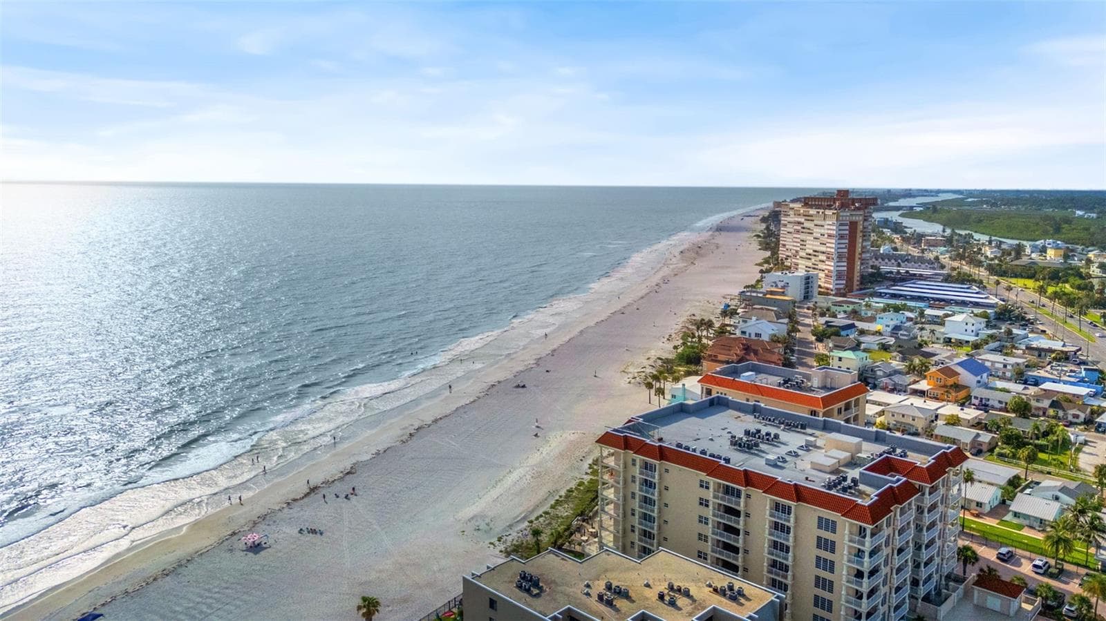 Across the street direct walking access to beaches - 17717 GULF BLVD #604, REDINGTON SHORES
