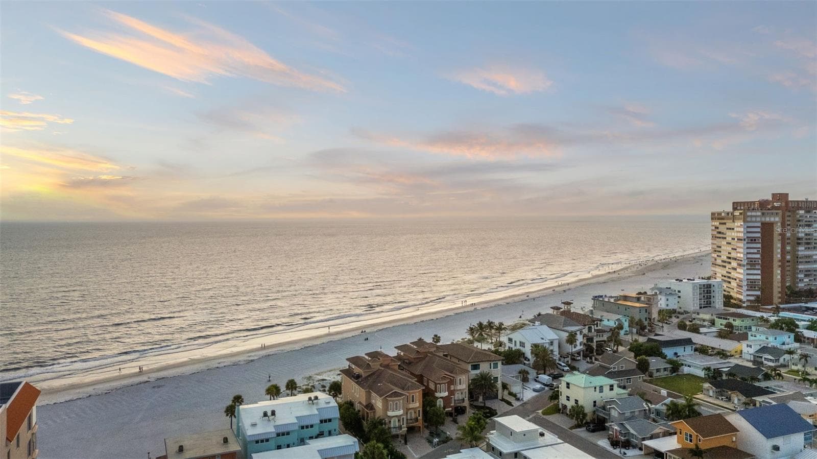 Redington Shores Beach directly across Gulf Blvd - 17717 GULF BLVD #604, REDINGTON SHORES