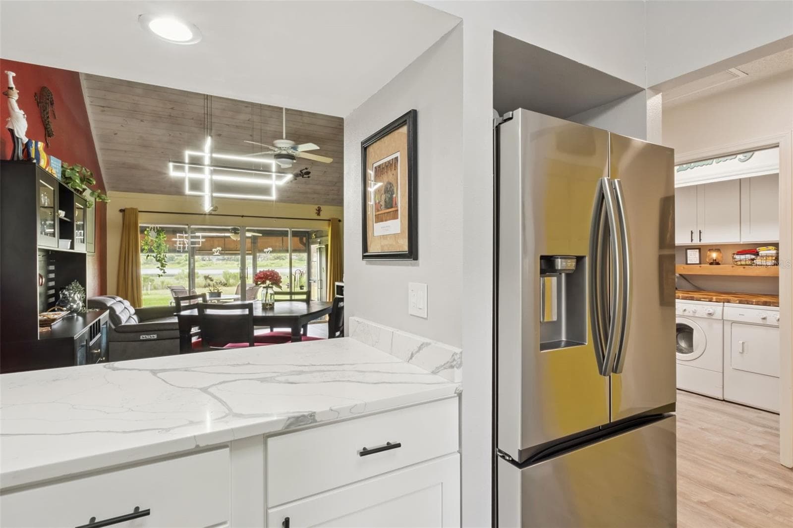 Kitchen overlooking the great room. - 1112 VILLA LN #84, APOPKA