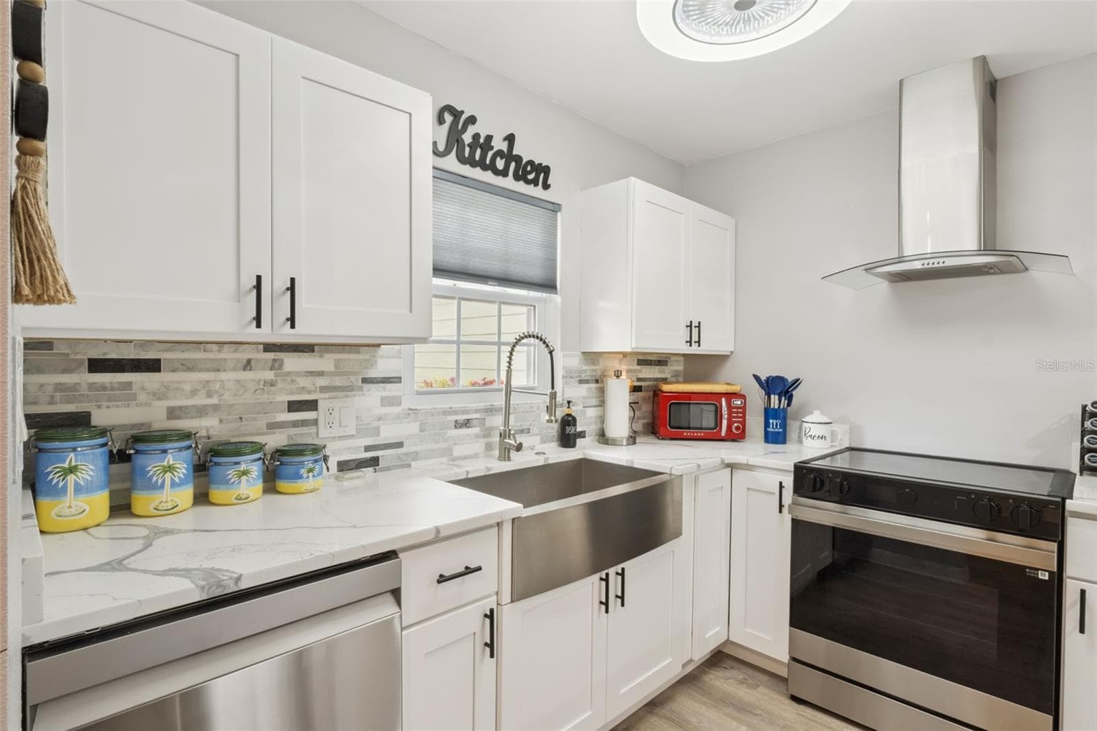 Kitchen with new quartz countertops, cabinets, backsplash, farmhouse sink, oven hood and all new SS appliances - 1112 VILLA LN #84, APOPKA