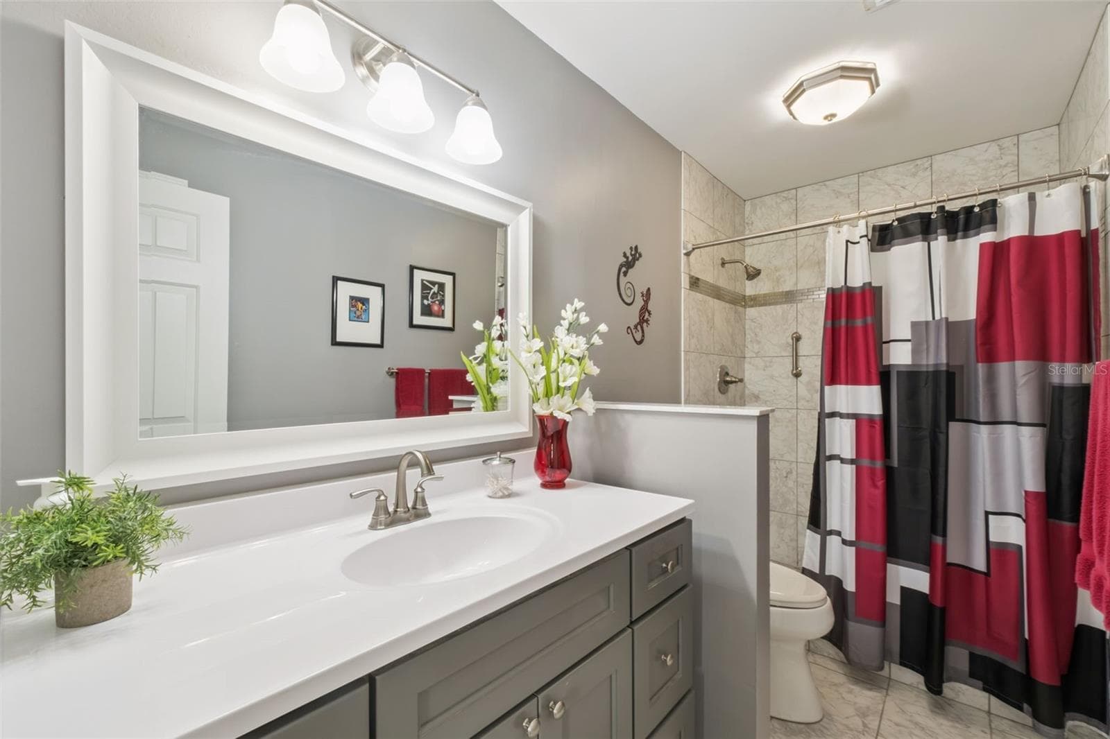 Primary bathroom with large walk-in shower - 1112 VILLA LN #84, APOPKA