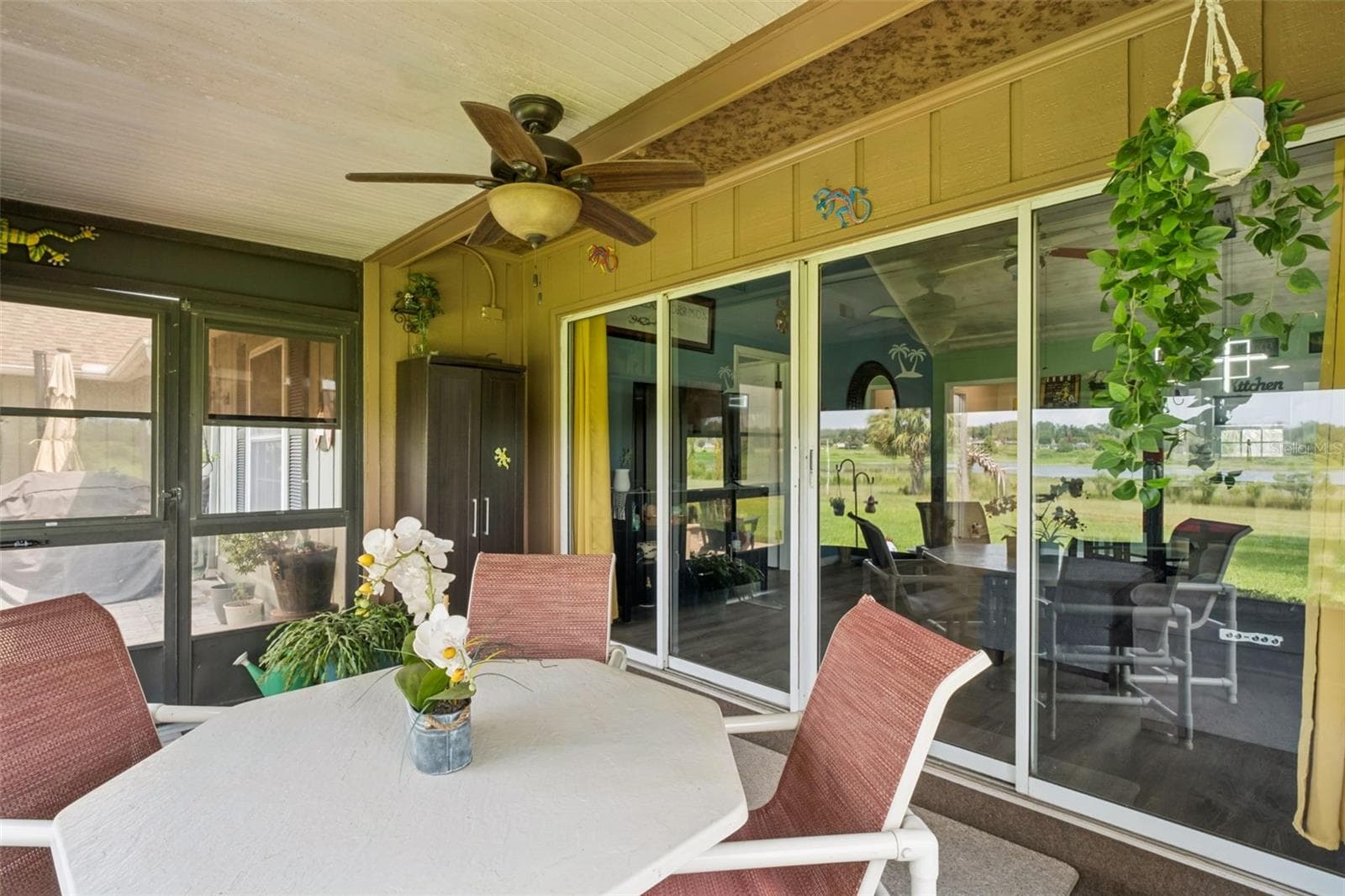 Enclosed Lanai with newer vinyl windows - 1112 VILLA LN #84, APOPKA