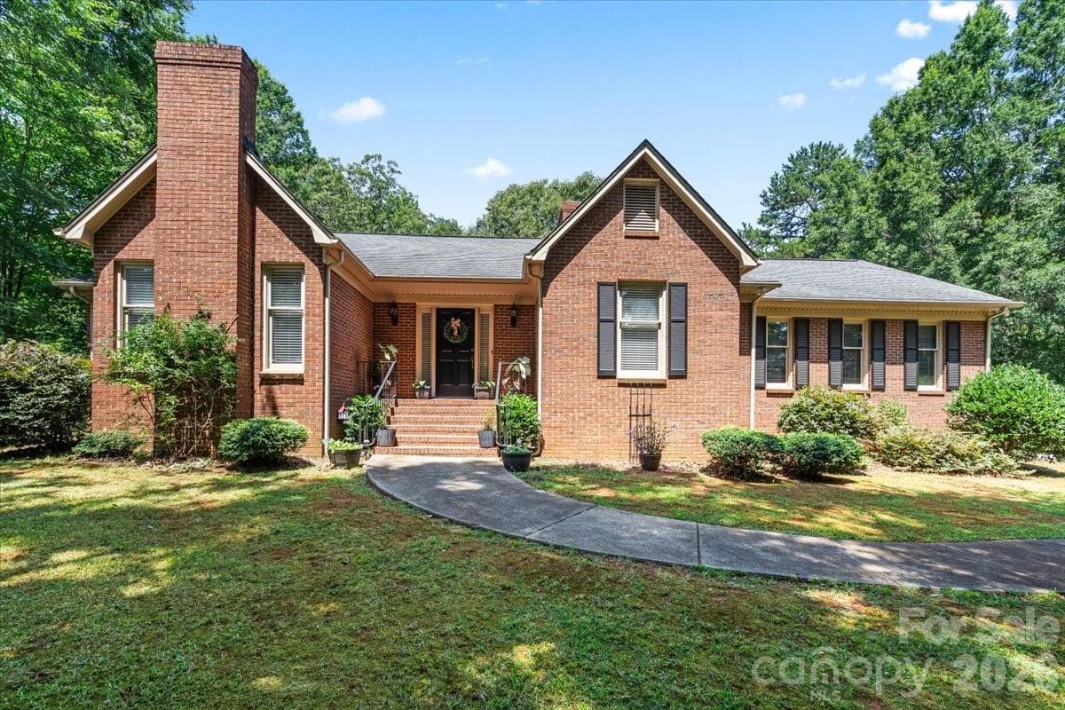 Single Family Residence at 14410 Youngblood Road, Charlotte, photo 2 of 42