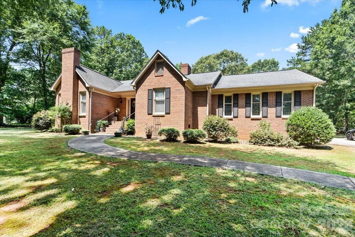 Single Family Residence at 14410 Youngblood Road, Charlotte, photo 4 of 42