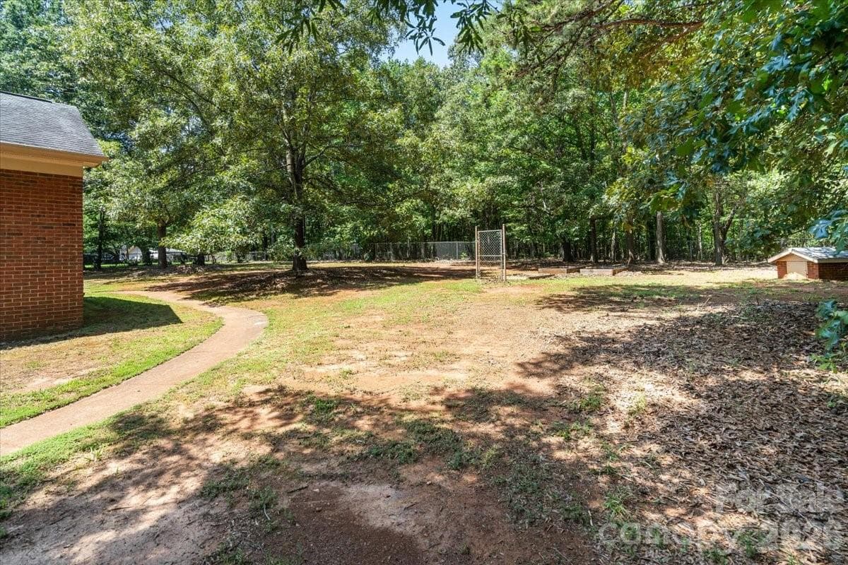 Single Family Residence at 14410 Youngblood Road, Charlotte, photo 5 of 42