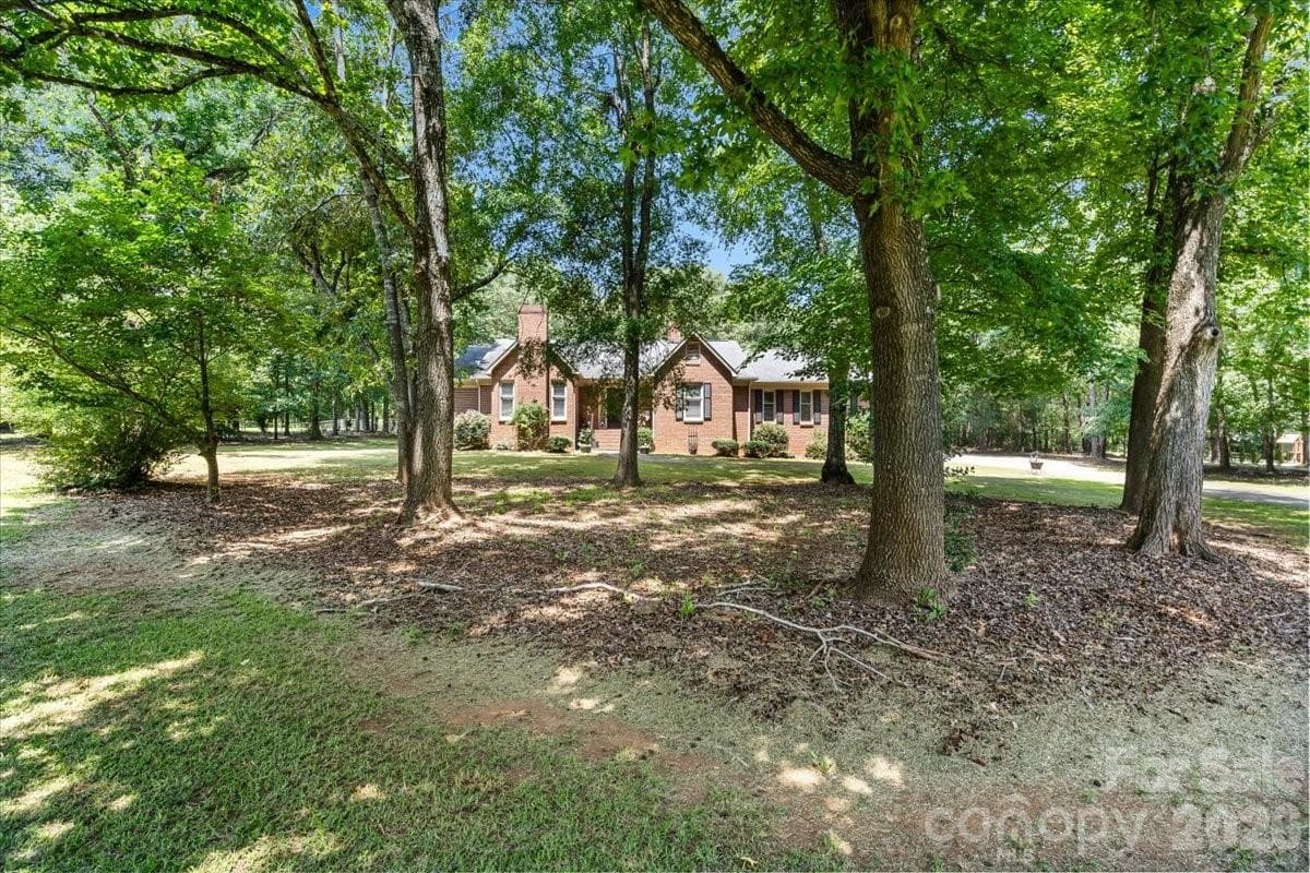 Single Family Residence at 14410 Youngblood Road, Charlotte, photo 6 of 42