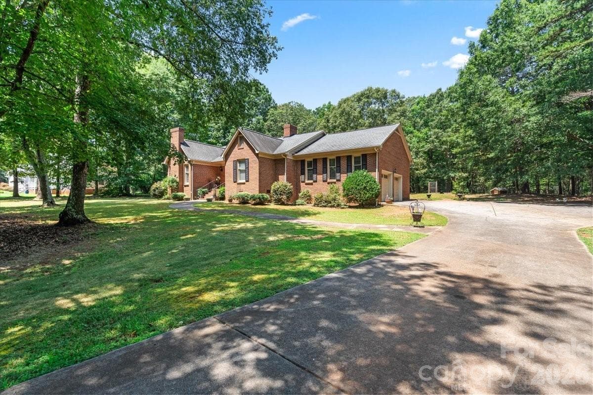 Single Family Residence at 14410 Youngblood Road, Charlotte, photo 7 of 42