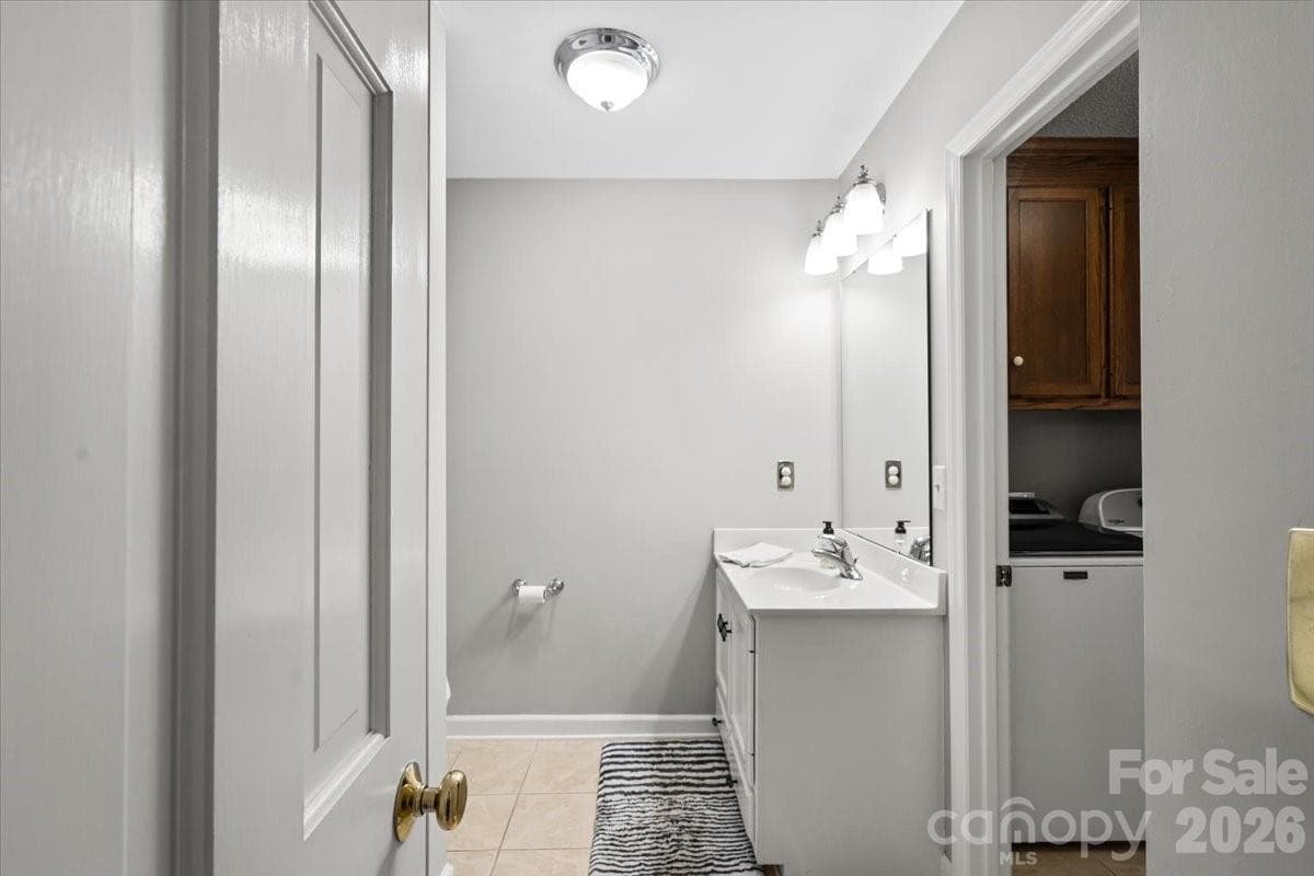 Single Family Residence at 14410 Youngblood Road, Charlotte, photo 23 of 42