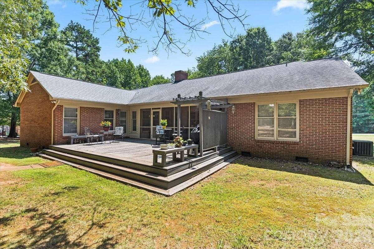 Single Family Residence at 14410 Youngblood Road, Charlotte, photo 26 of 42