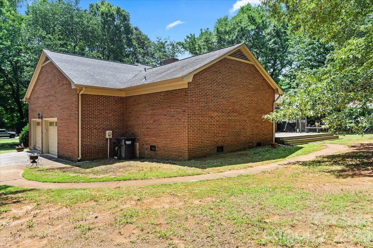 Single Family Residence at 14410 Youngblood Road, Charlotte, photo 31 of 42