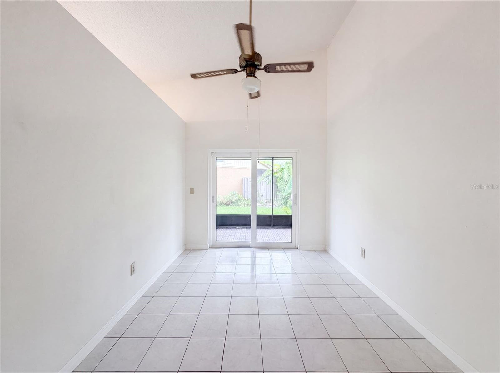 Single Family Residence at 11648 HIDDEN HOLLOW CIR, TAMPA, photo 12 of 16