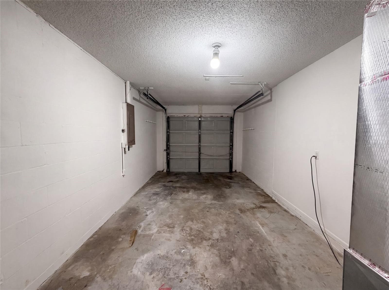 Single Family Residence at 11648 HIDDEN HOLLOW CIR, TAMPA, photo 13 of 16