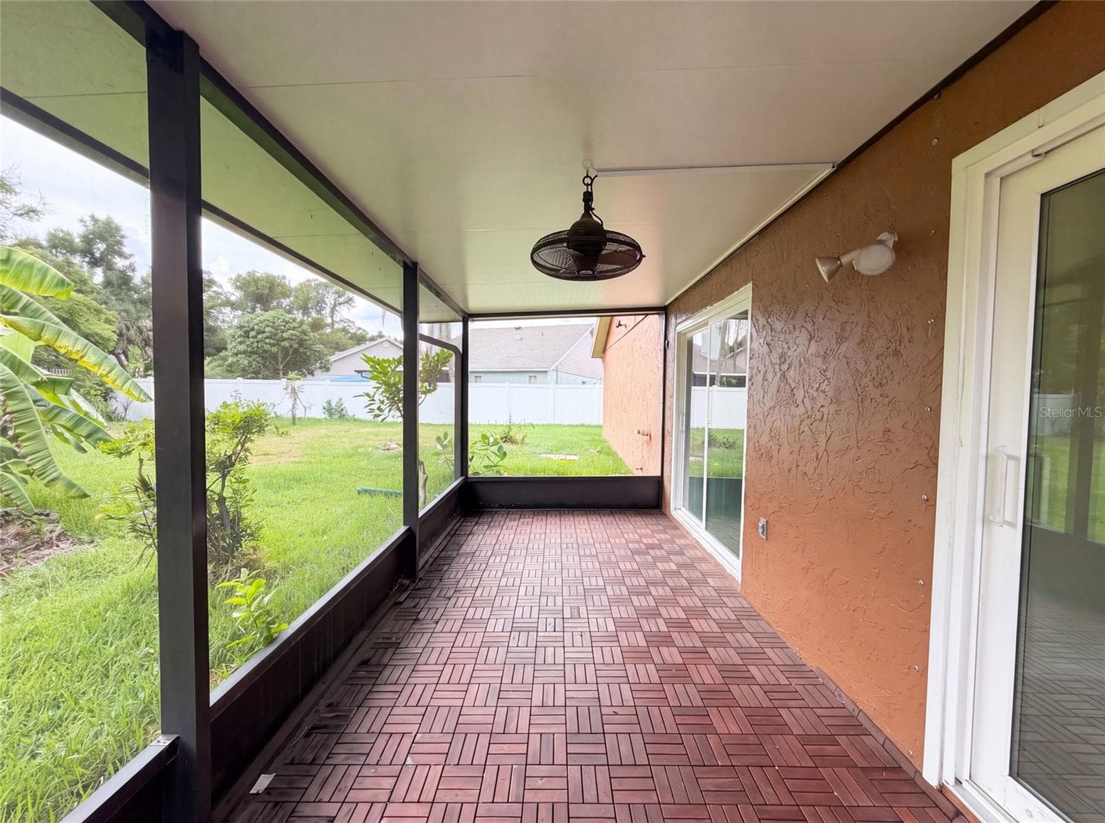 Single Family Residence at 11648 HIDDEN HOLLOW CIR, TAMPA, photo 14 of 16