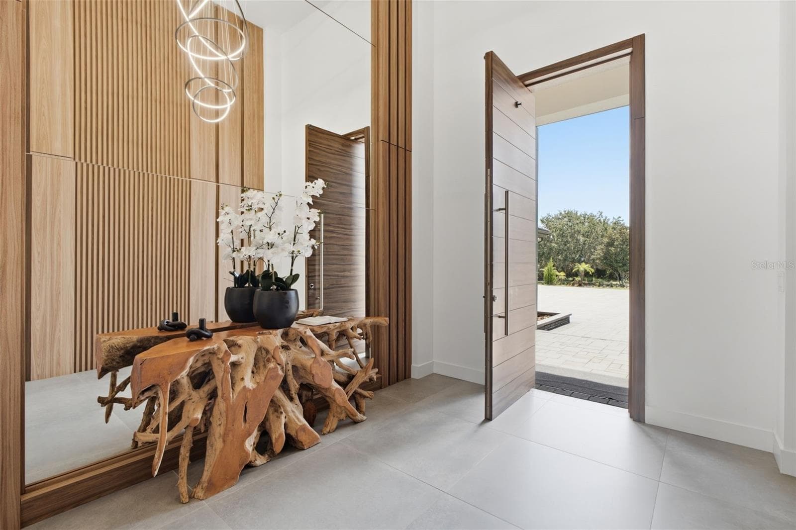 Single Family Residence at 15800 PENDIO DR, BELLA COLLINA, photo 5 of 99