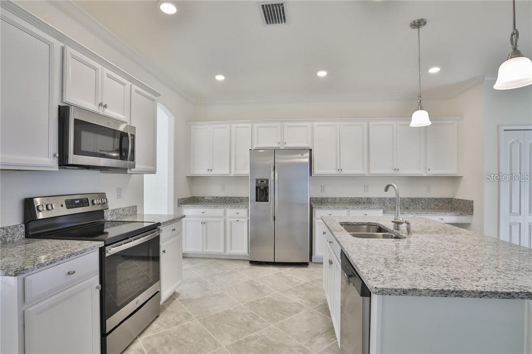 Single Family Residence at 11424 SWEETGRASS DR, BRADENTON, photo 5 of 21
