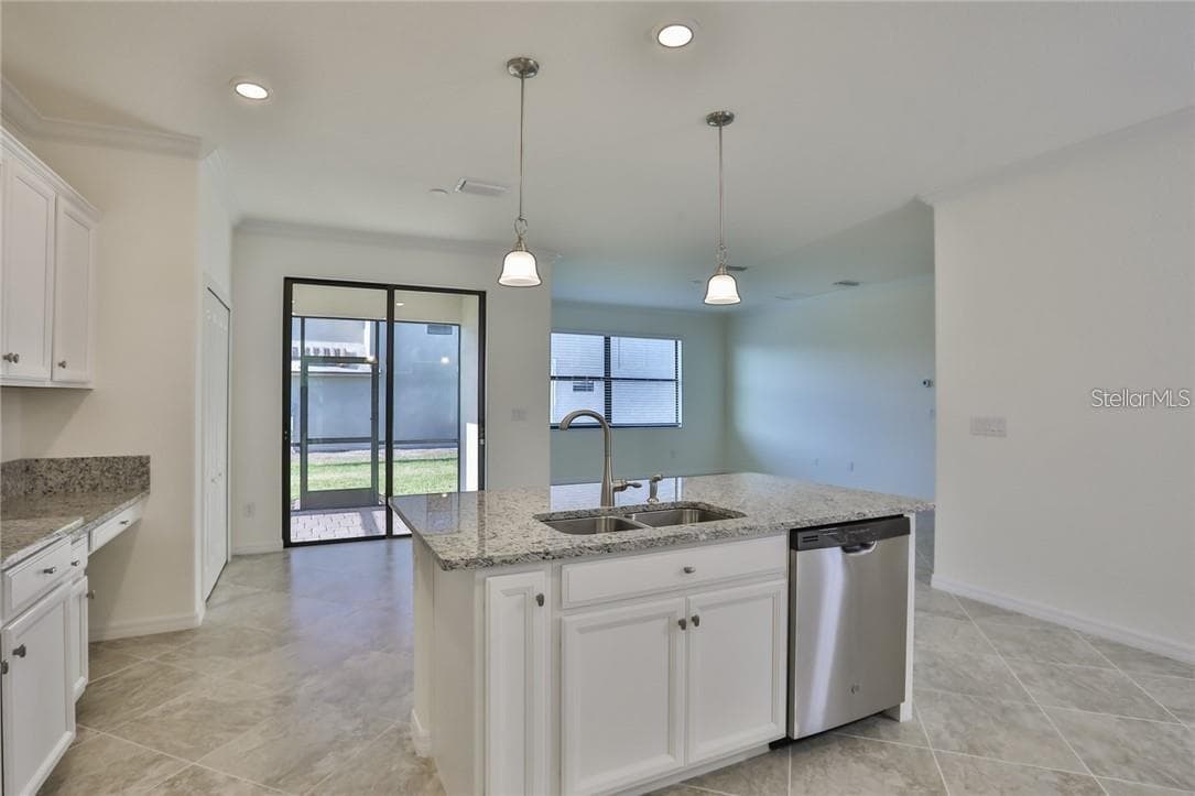 Single Family Residence at 11424 SWEETGRASS DR, BRADENTON, photo 7 of 21