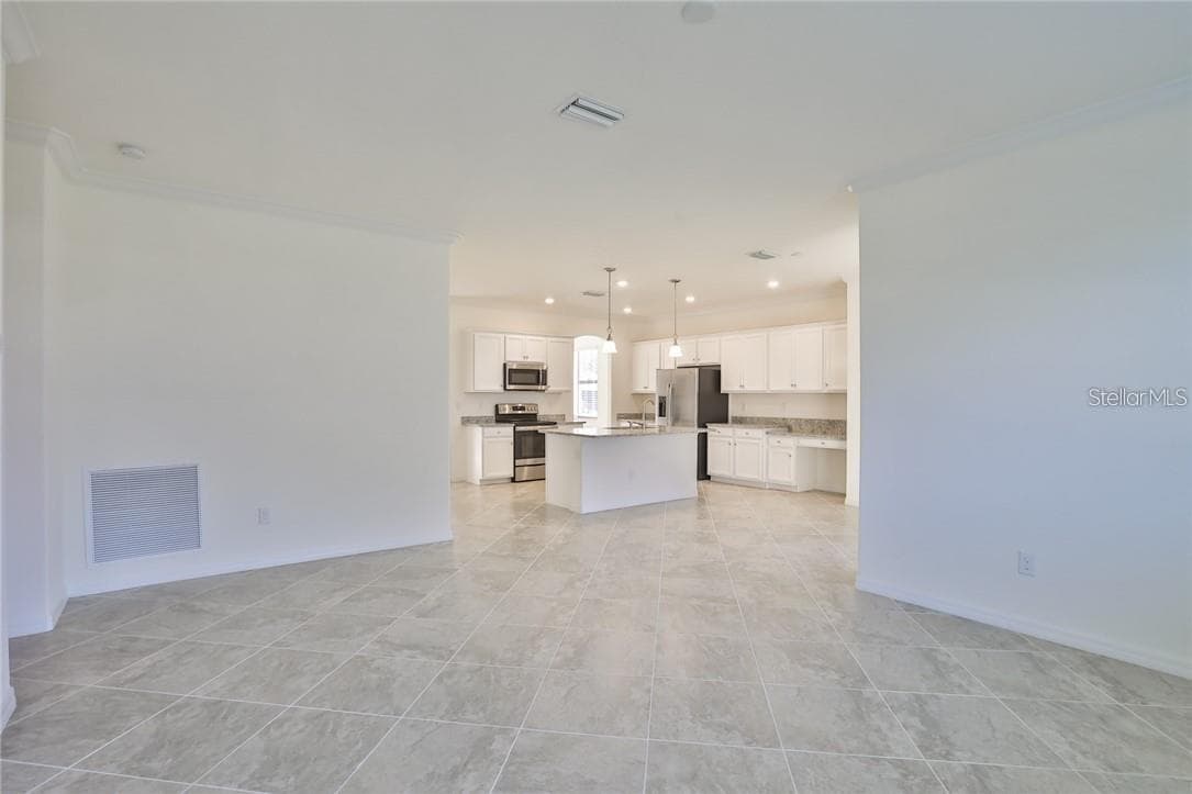 Single Family Residence at 11424 SWEETGRASS DR, BRADENTON, photo 9 of 21